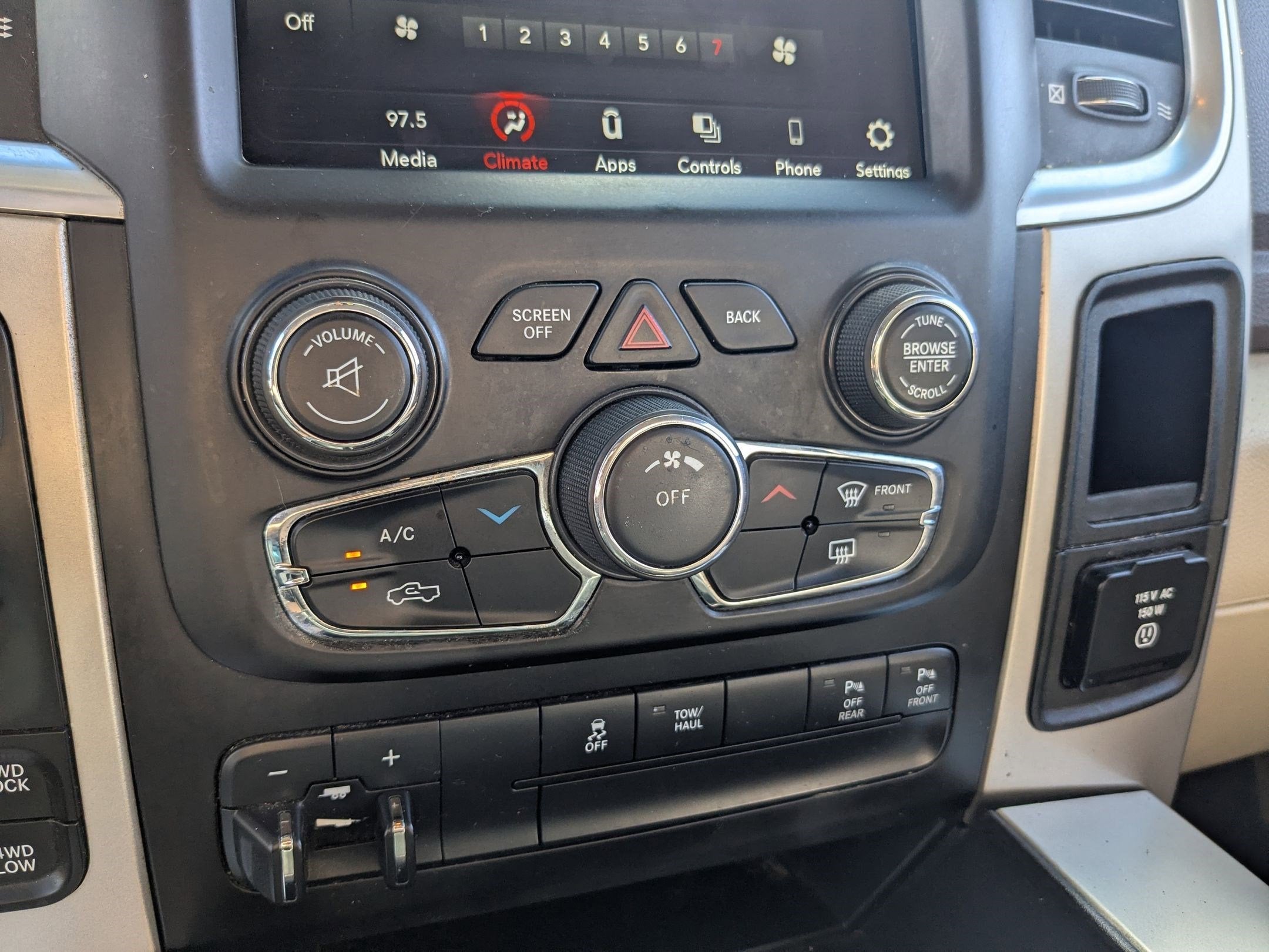 2018 RAM 1500 Big Horn Quad Cab 4x4 6'4' Box