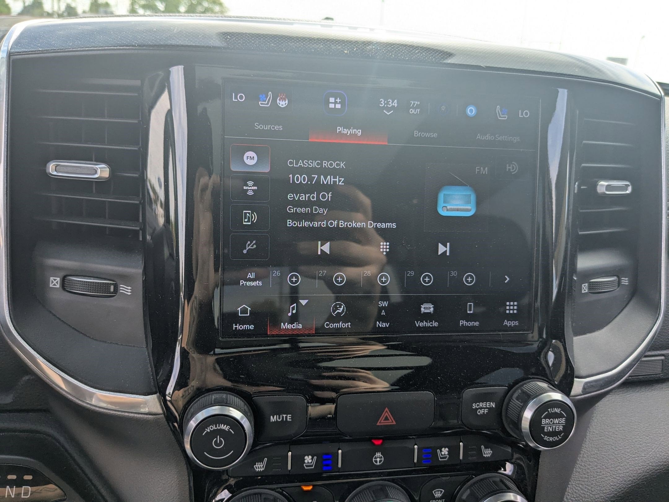 2022 RAM 1500 Laramie Crew Cab 4x4 6'4' Box