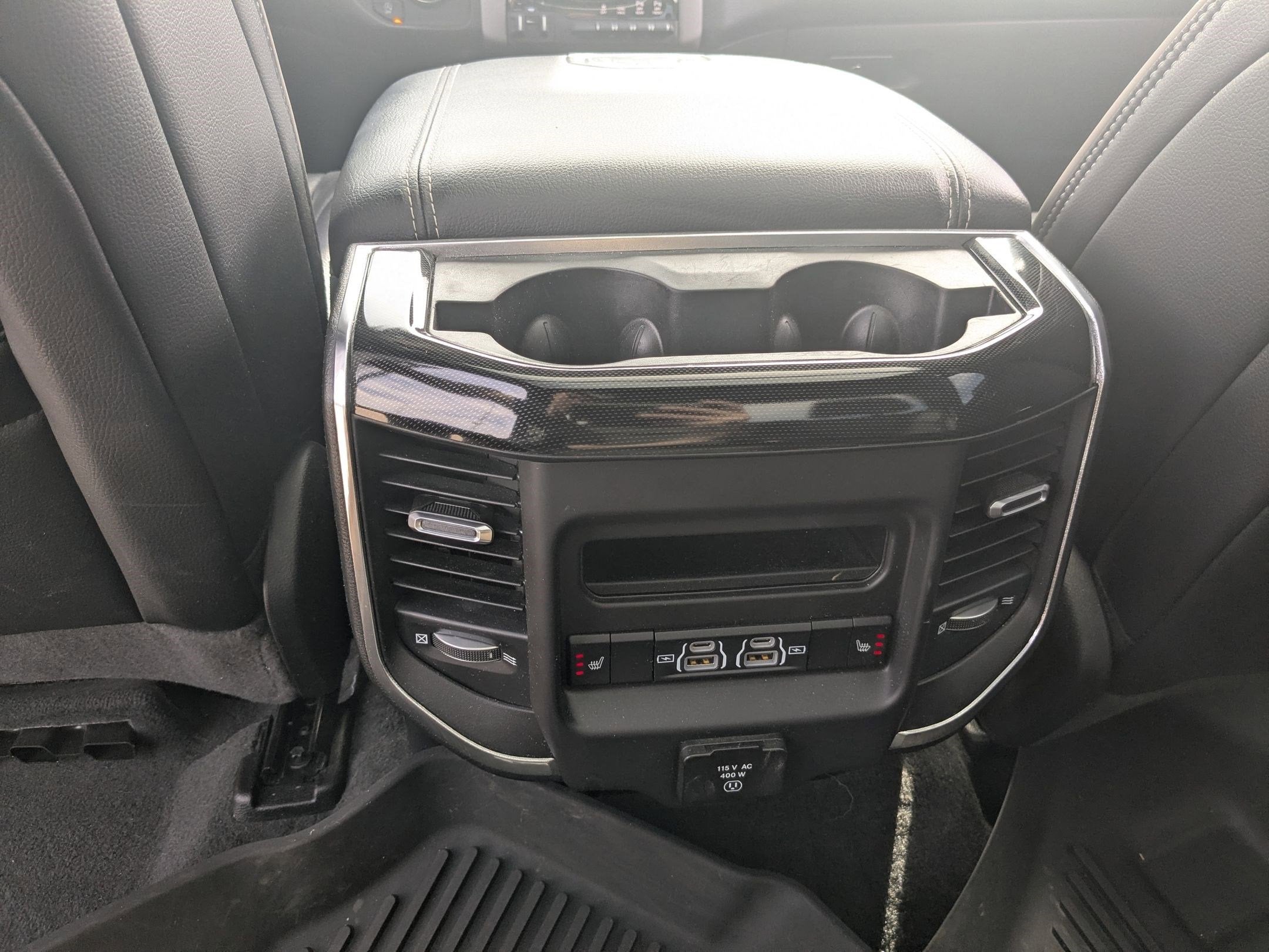 2022 RAM 1500 Laramie Crew Cab 4x4 6'4' Box