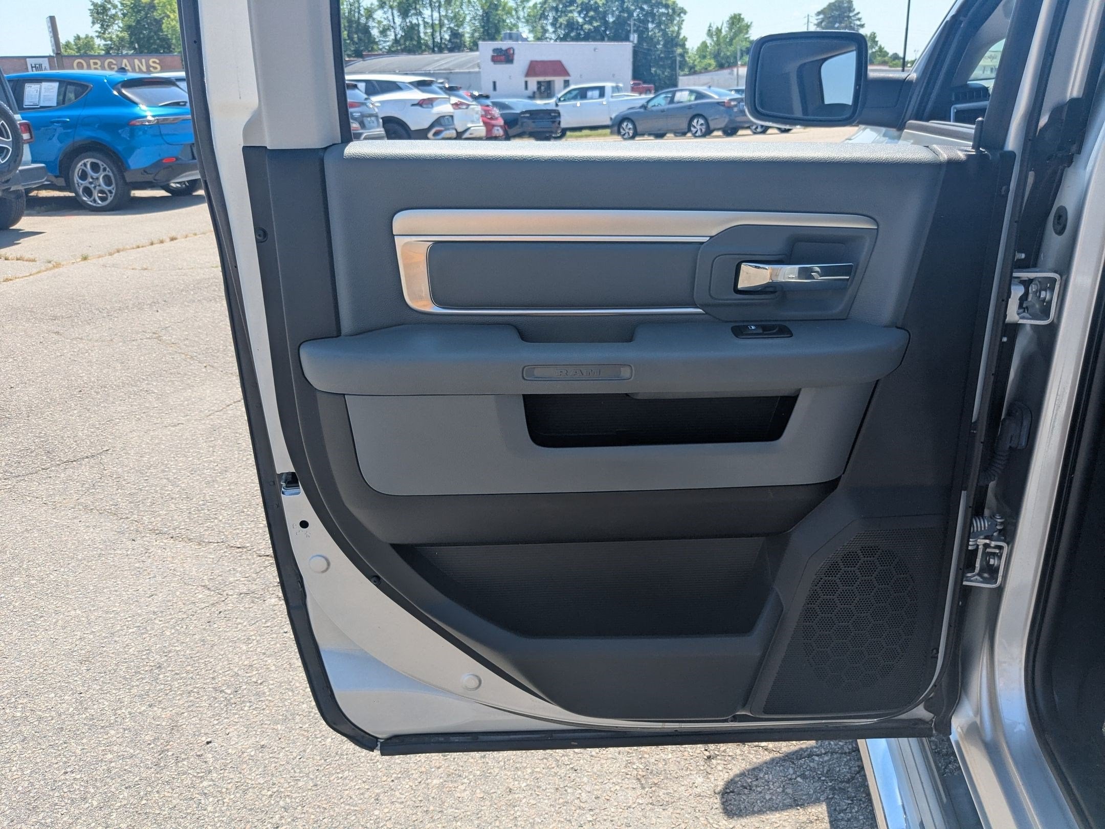 2018 RAM 1500 Big Horn Crew Cab 4x4 5'7' Box