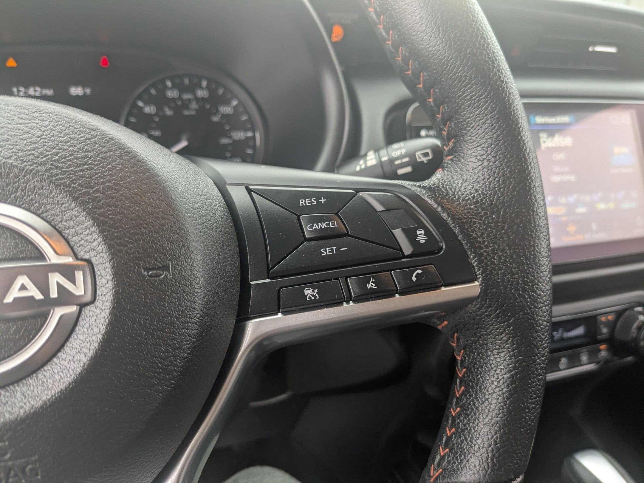 2024 Nissan Kicks SR Xtronic CVT