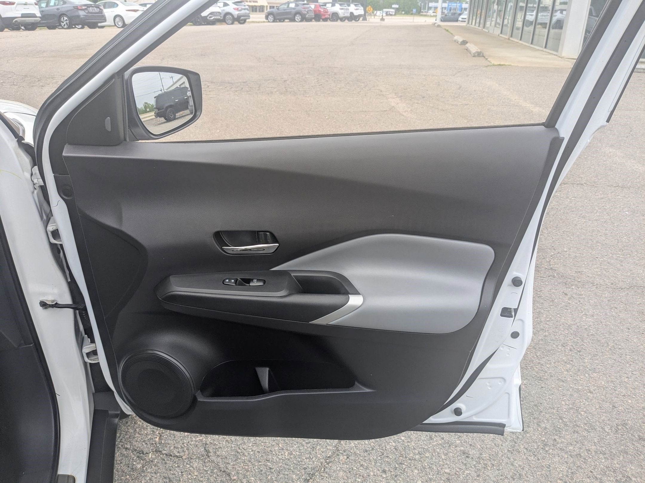 2024 Nissan Kicks SR Xtronic CVT