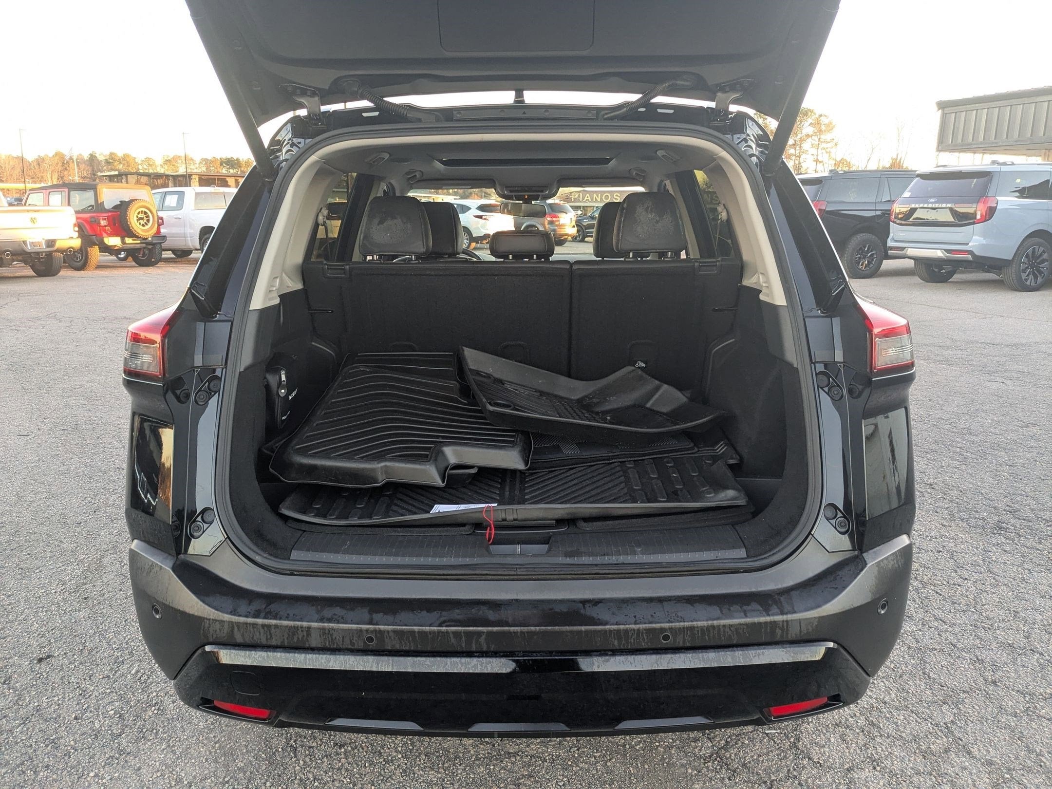 2023 Nissan Rogue SV FWD