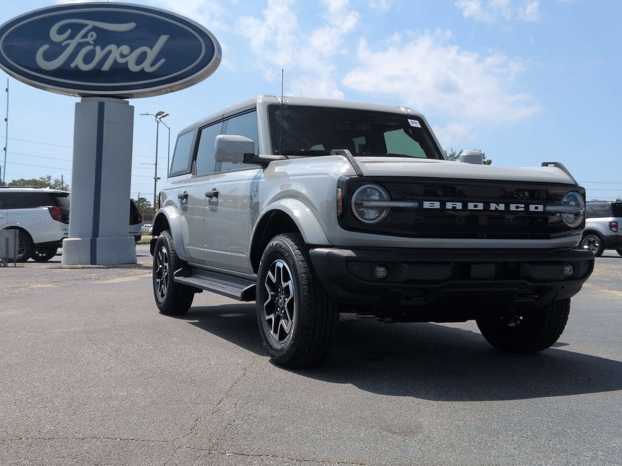2026 Ford Bronco Outer Banks