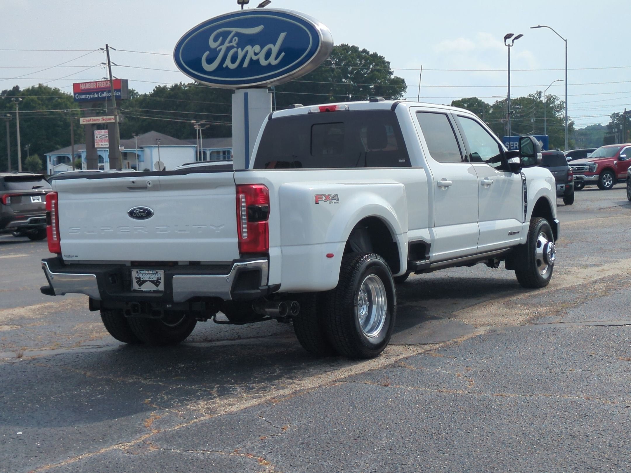 2026 Ford Super Duty F-350 DRW LARIAT