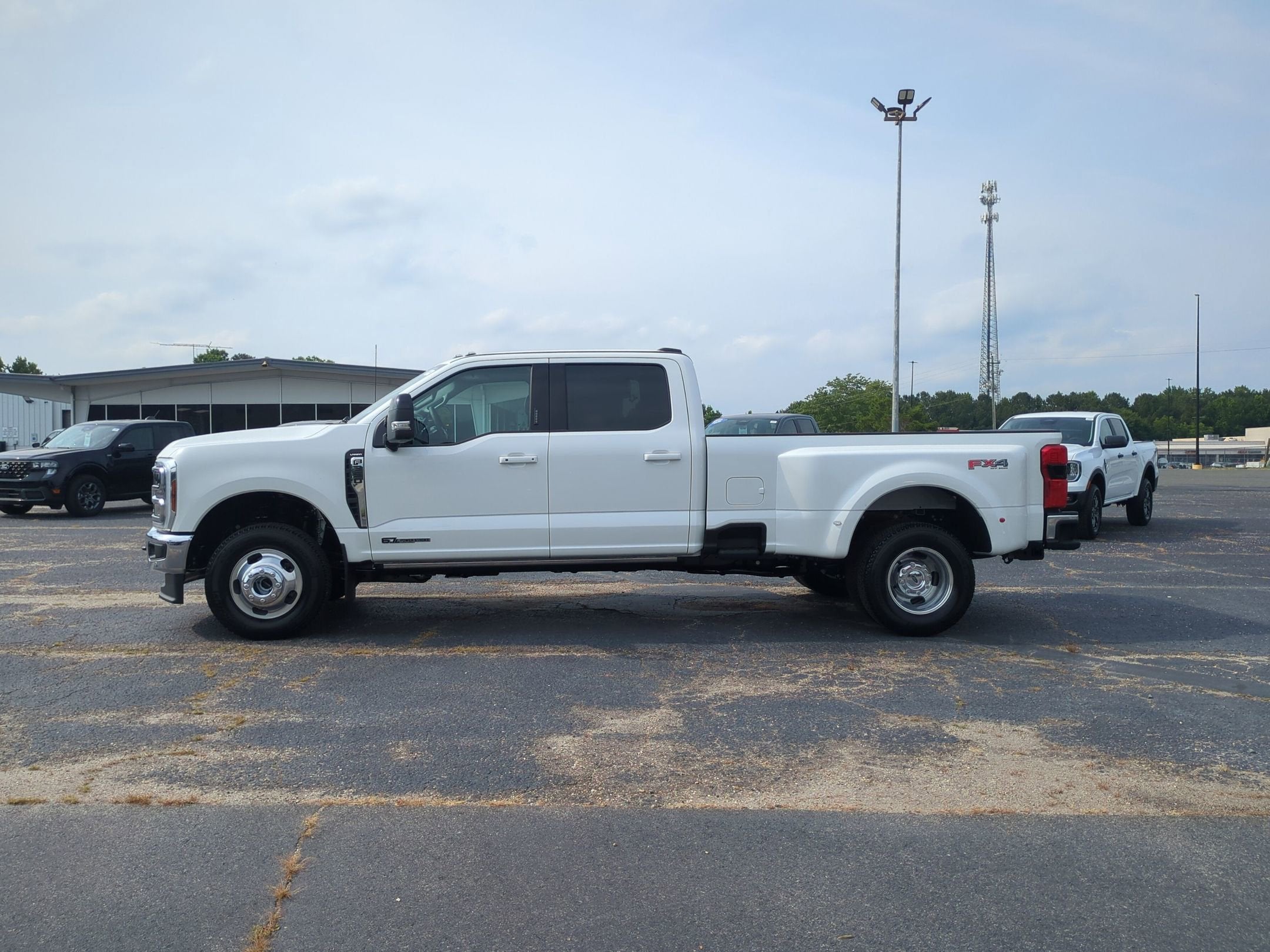 2026 Ford Super Duty F-350 DRW LARIAT