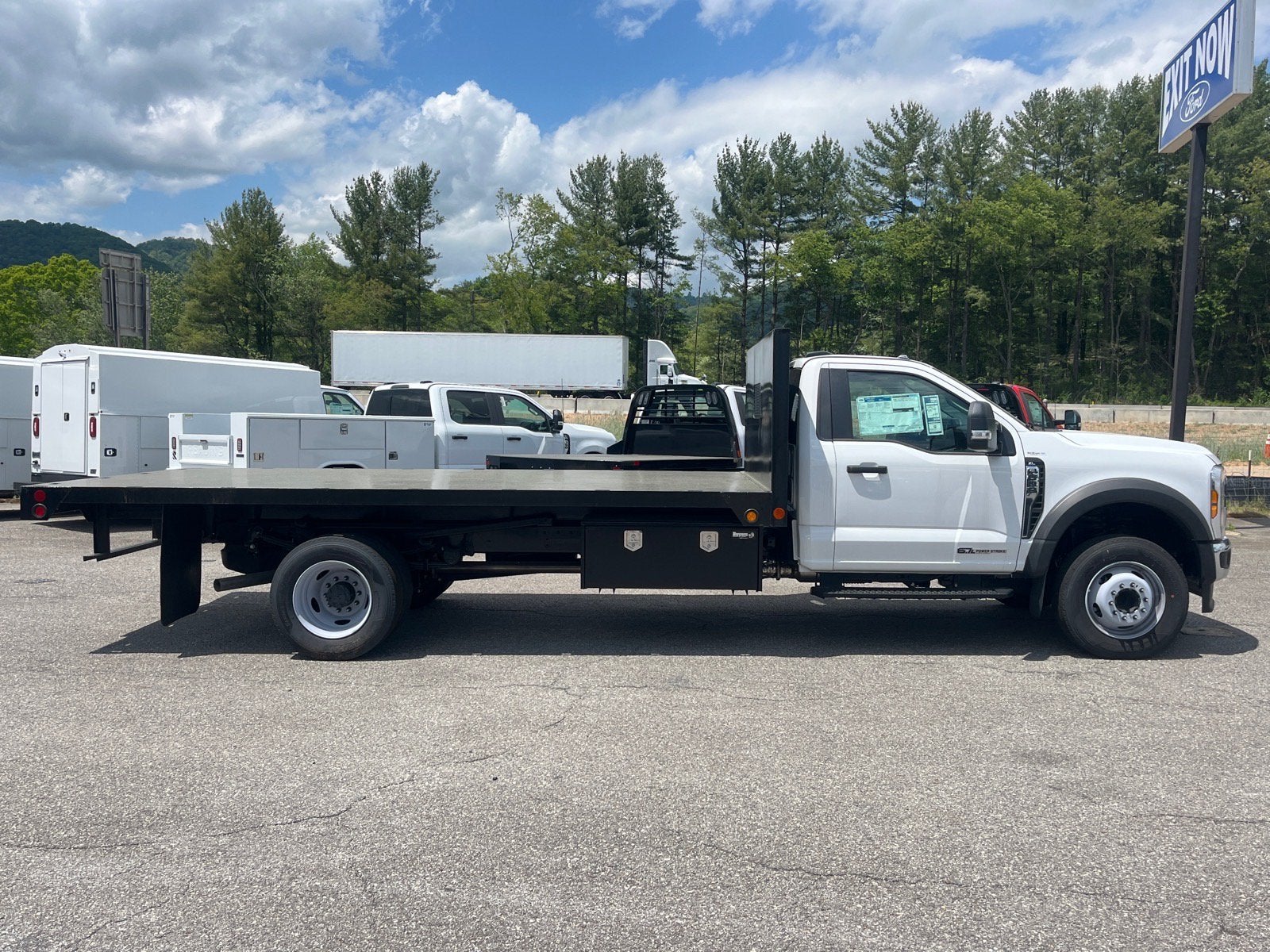 2025 Ford Super Duty F-600 DRW XL