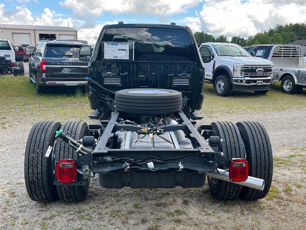 2025 Ford Super Duty F-600 DRW XLT