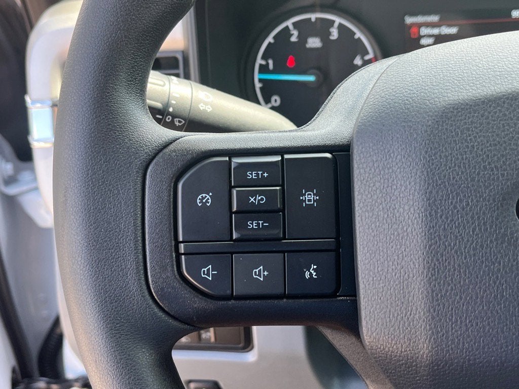 2025 Ford Super Duty F-600 DRW XLT