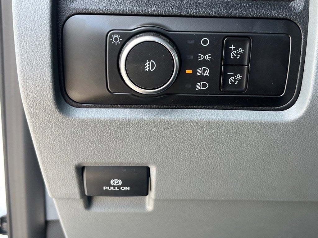 2025 Ford Super Duty F-600 DRW XL