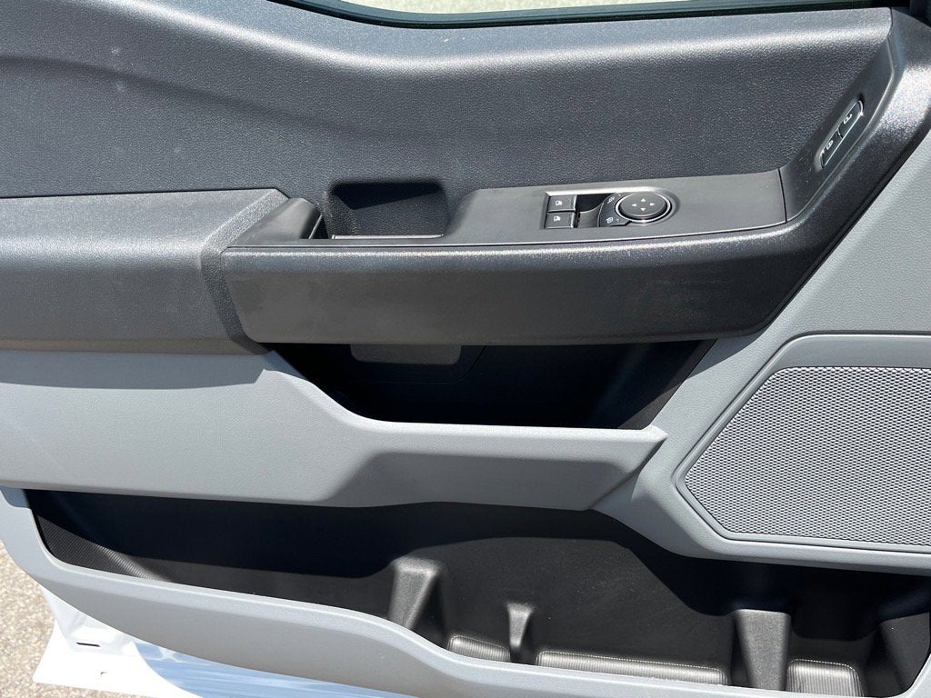 2025 Ford Super Duty F-600 DRW XL