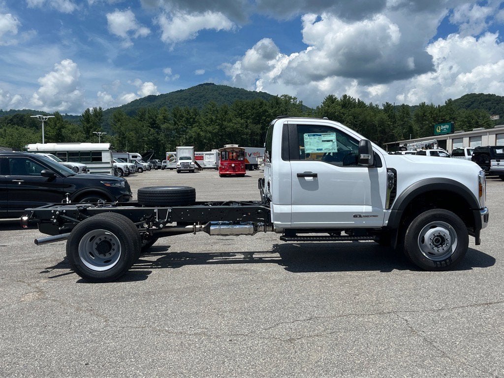 2025 Ford Super Duty F-600 DRW XL