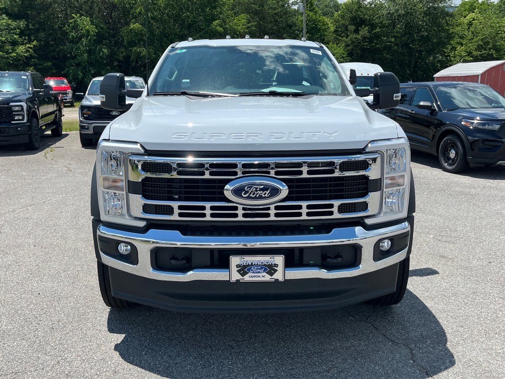 2025 Ford Super Duty F-600 DRW XL