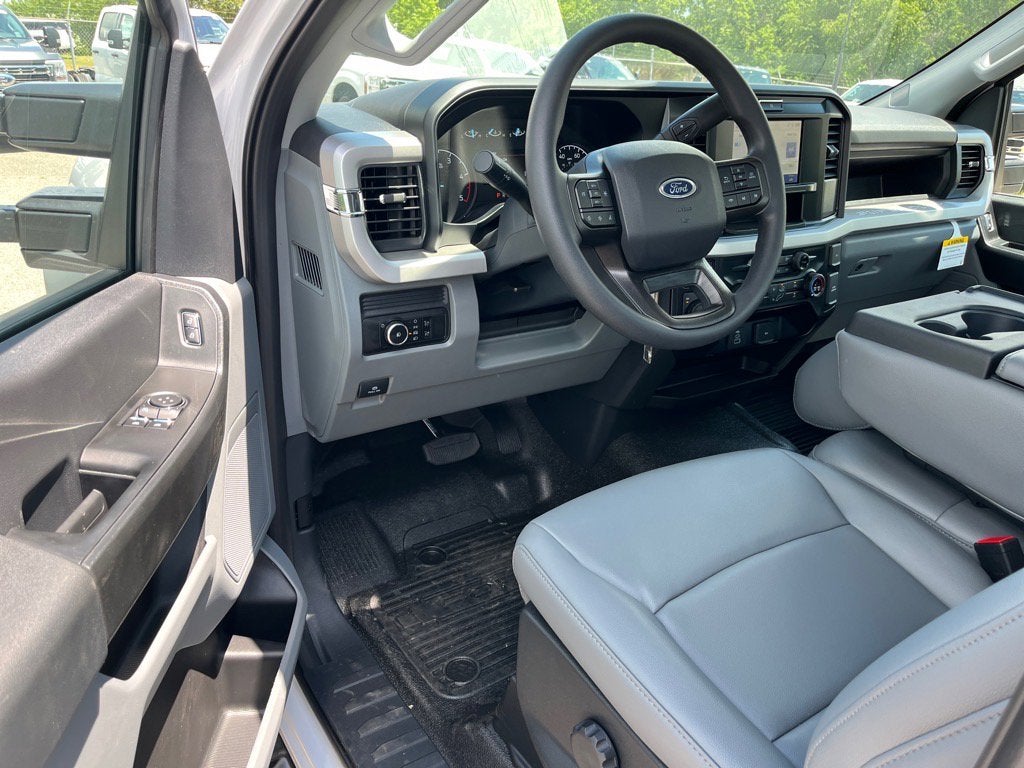 2025 Ford Super Duty F-600 DRW XL