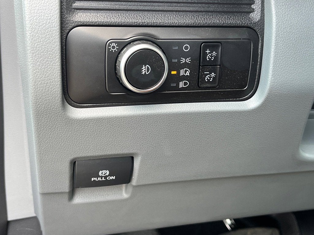 2025 Ford Super Duty F-600 DRW XL