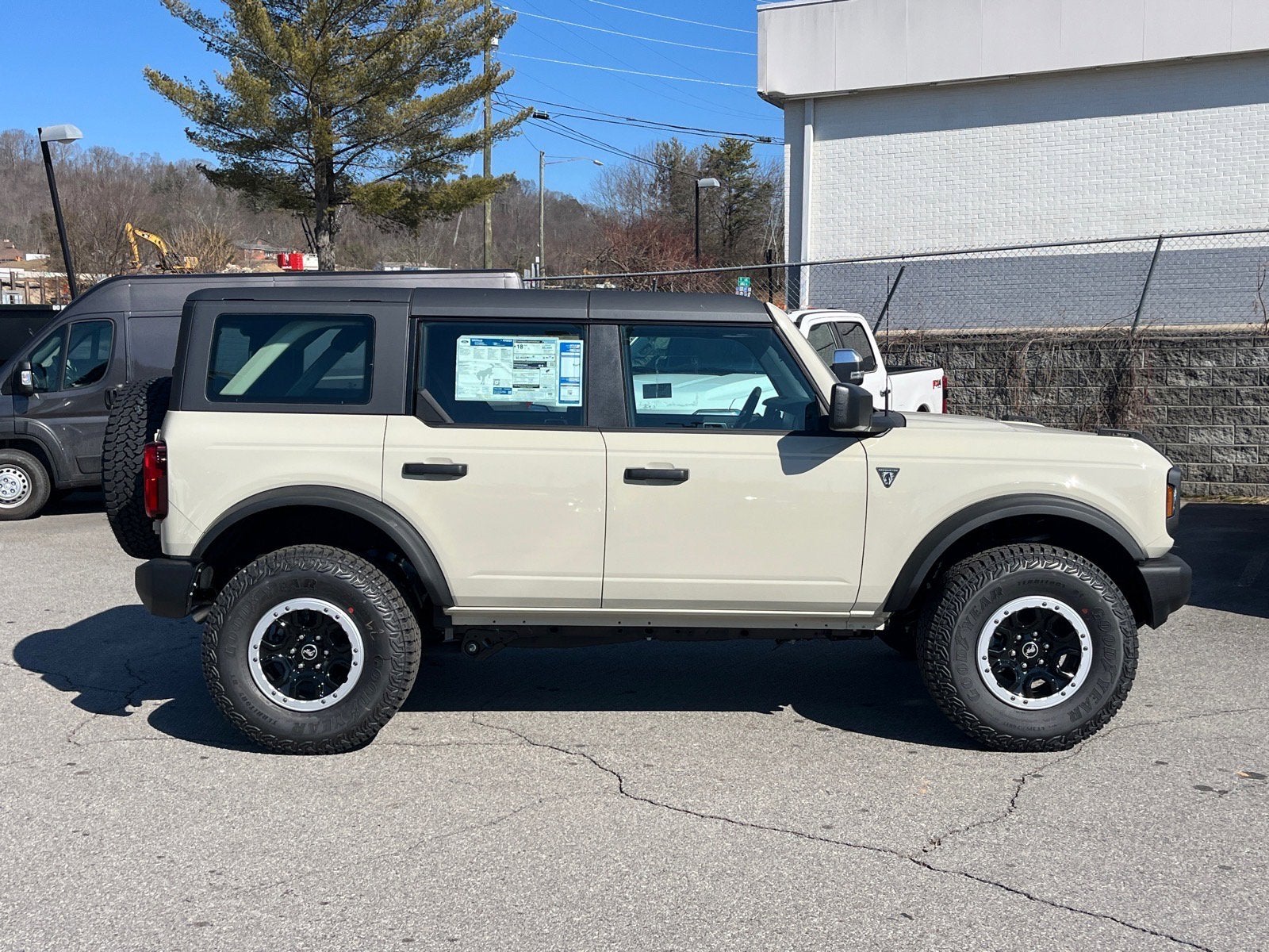 2025 Ford Bronco Base