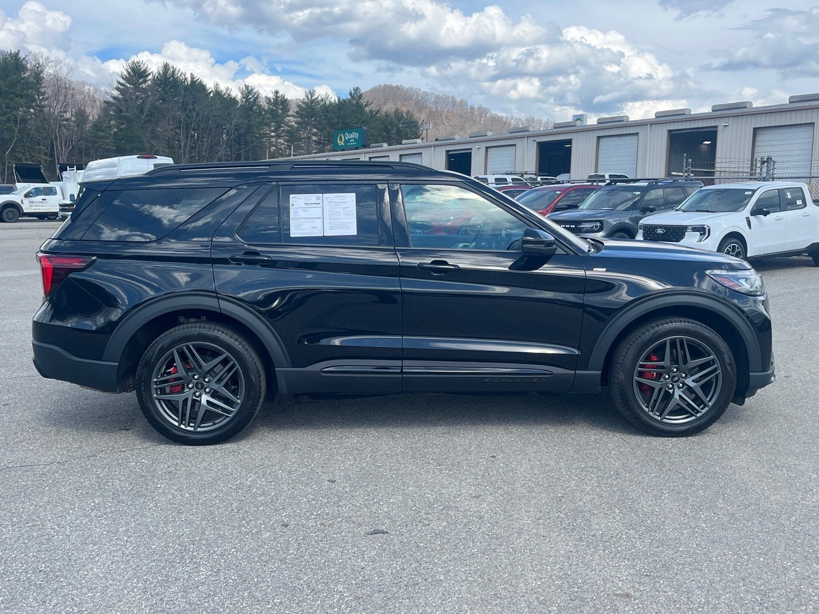 2025 Ford Explorer ST-Line