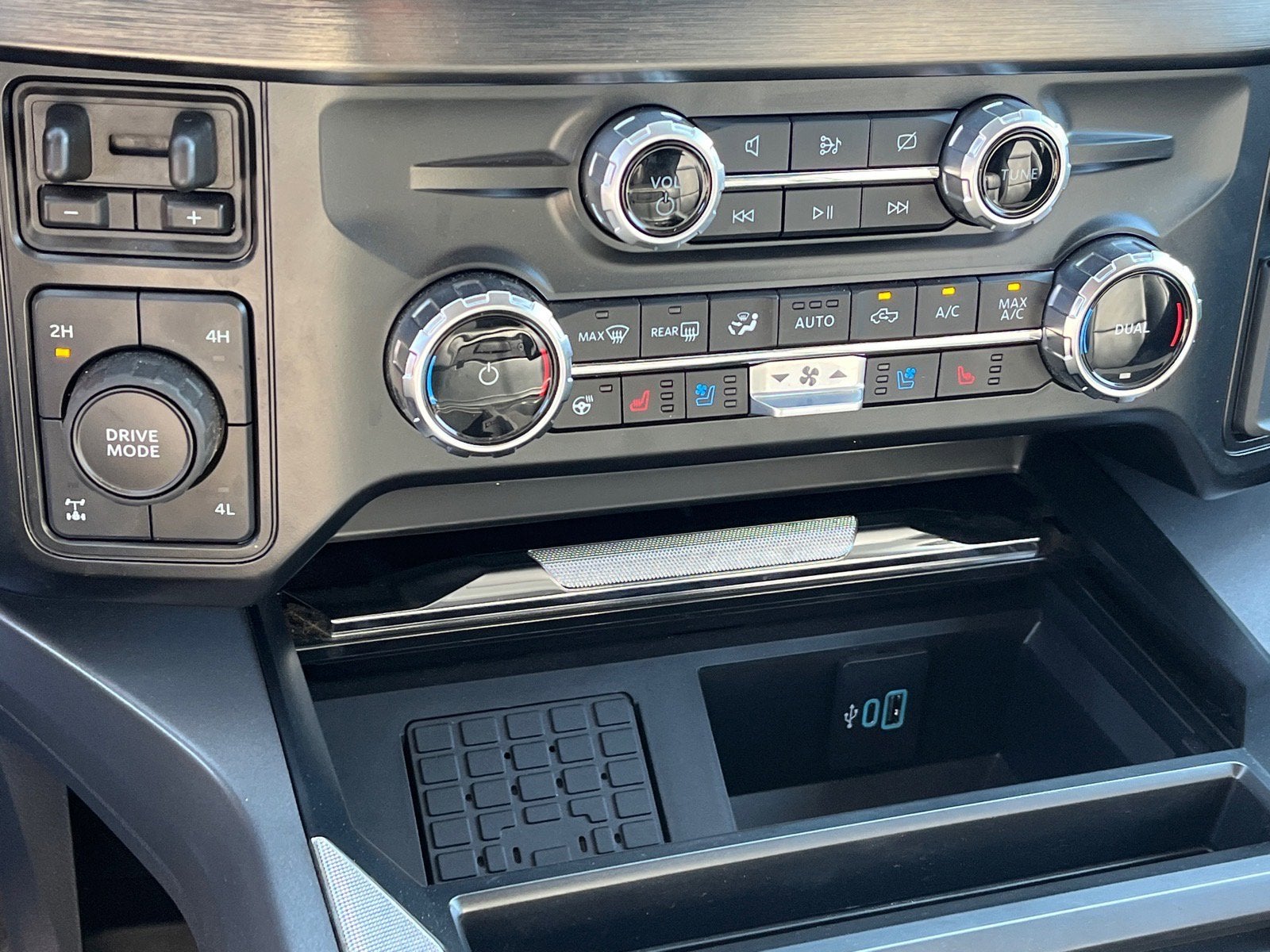 2024 Ford Super Duty F-350 SRW LARIAT