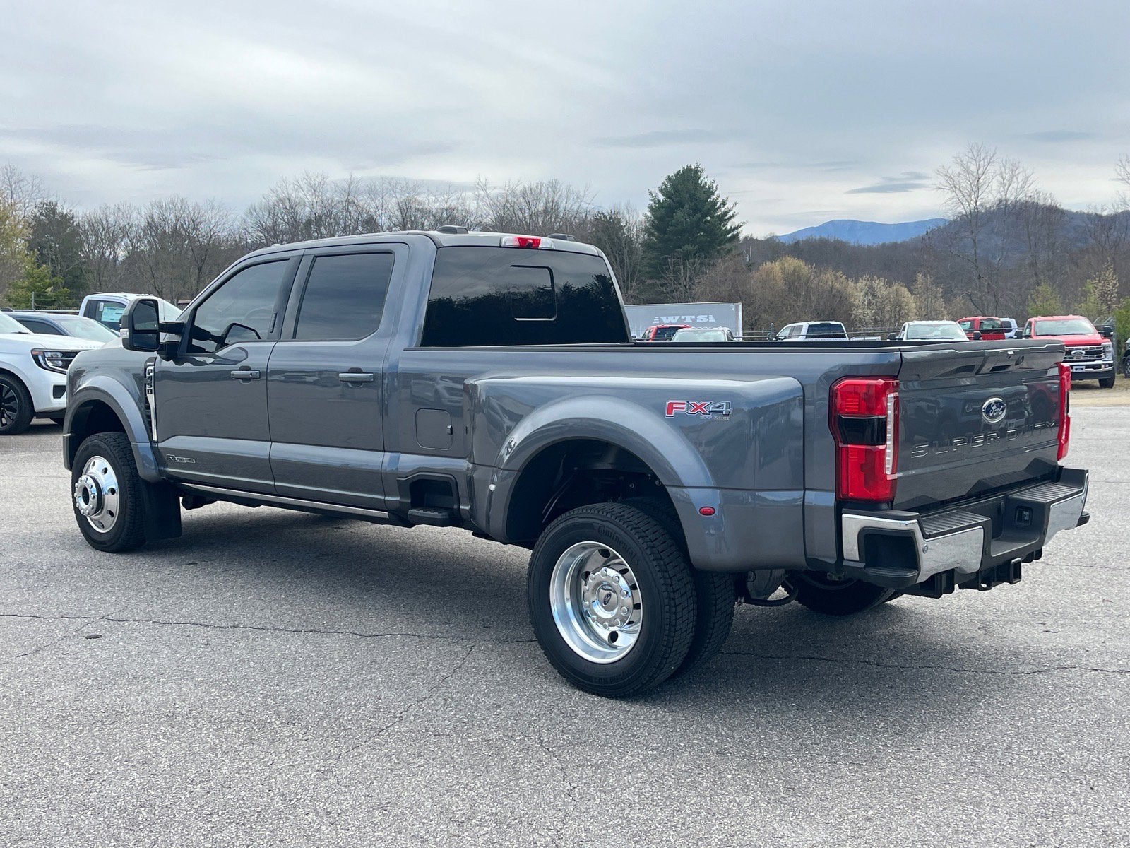 2023 Ford Super Duty F-450 DRW LARIAT