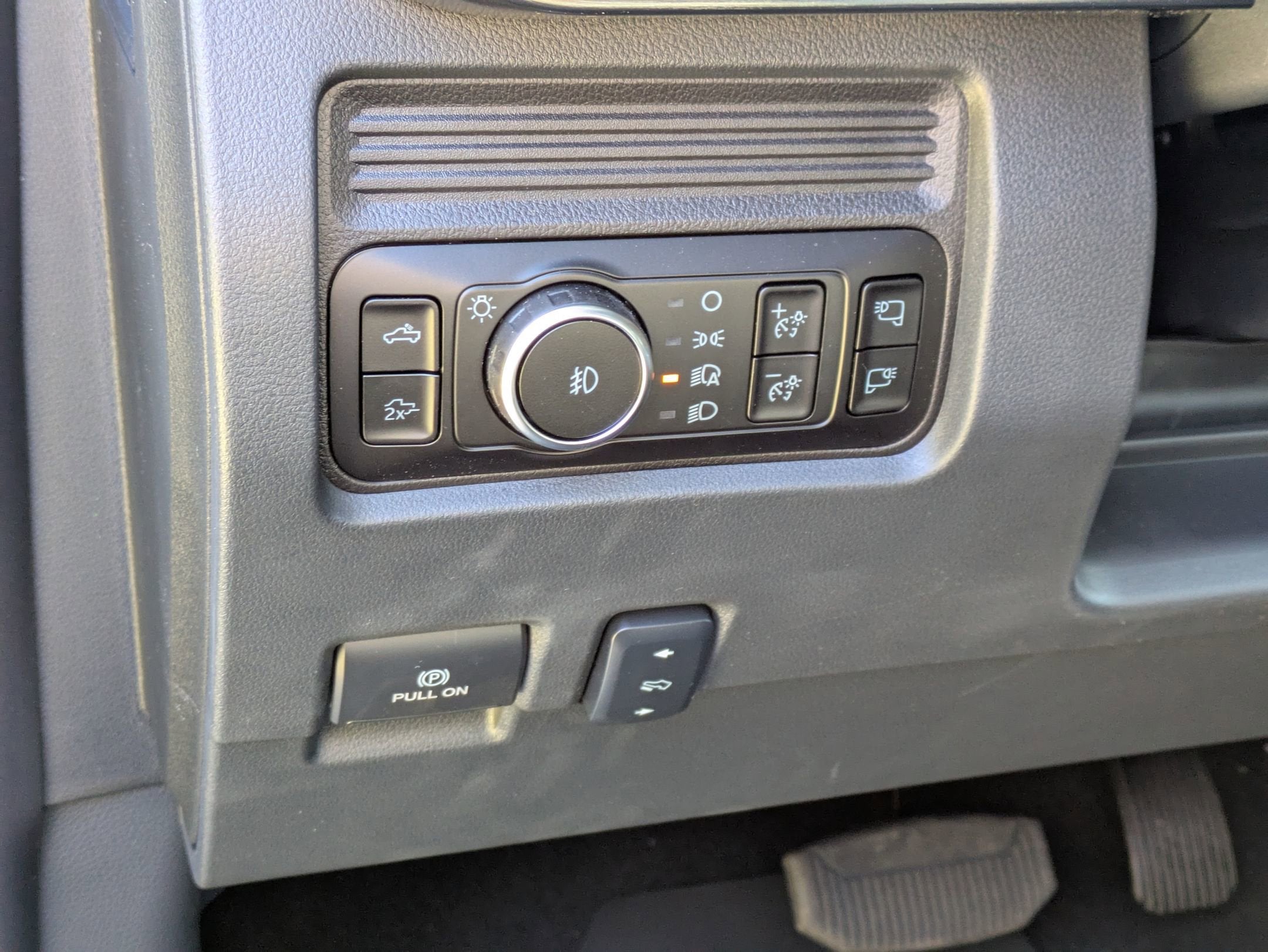 2025 Ford Super Duty F-350 SRW F-350® Lariat®