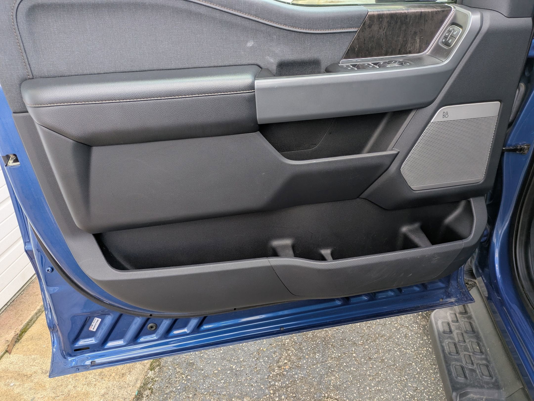 2022 Ford F-150 Lightning LARIAT