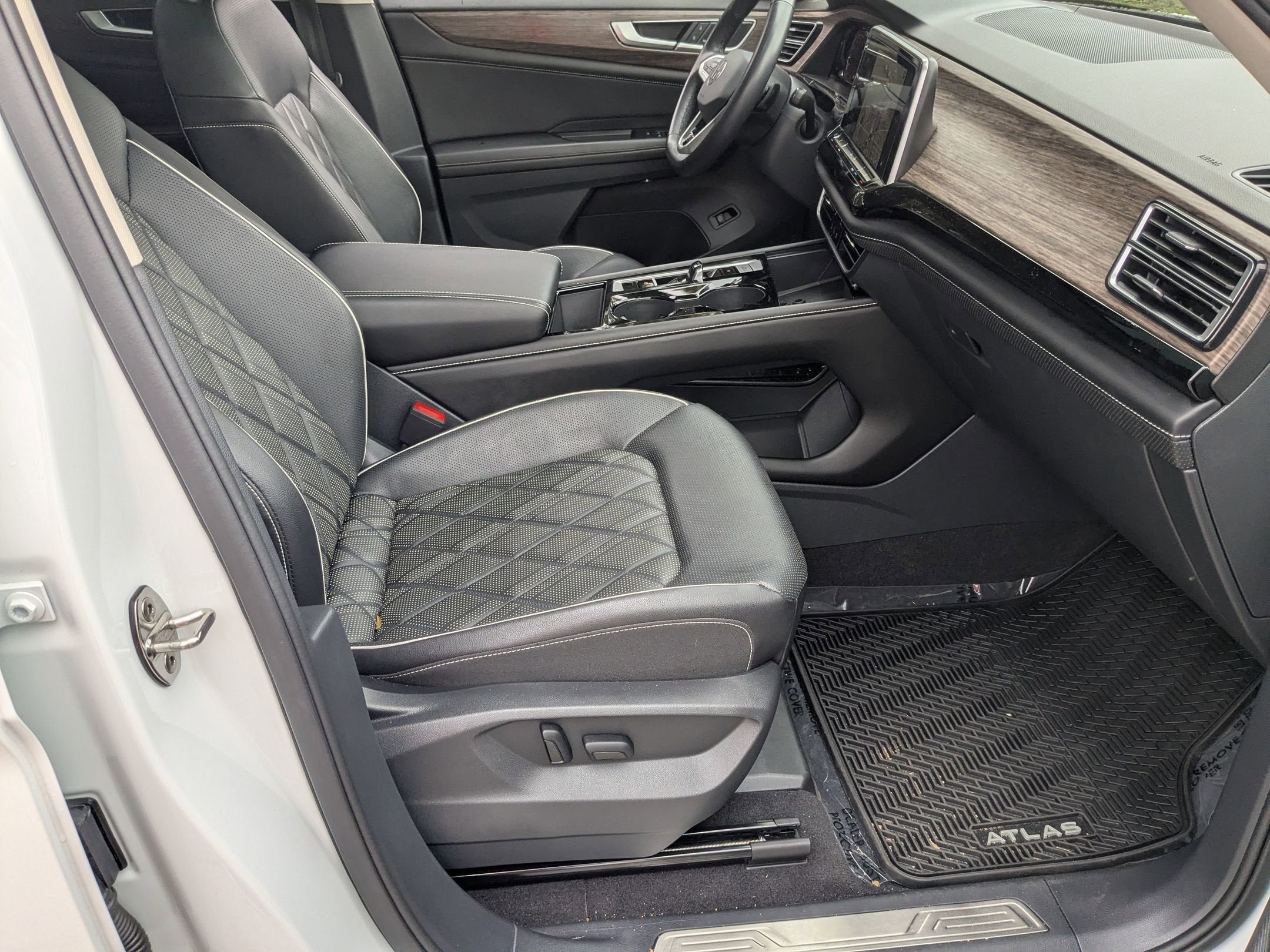 2024 Volkswagen Atlas 2.0T SEL Premium R-Line