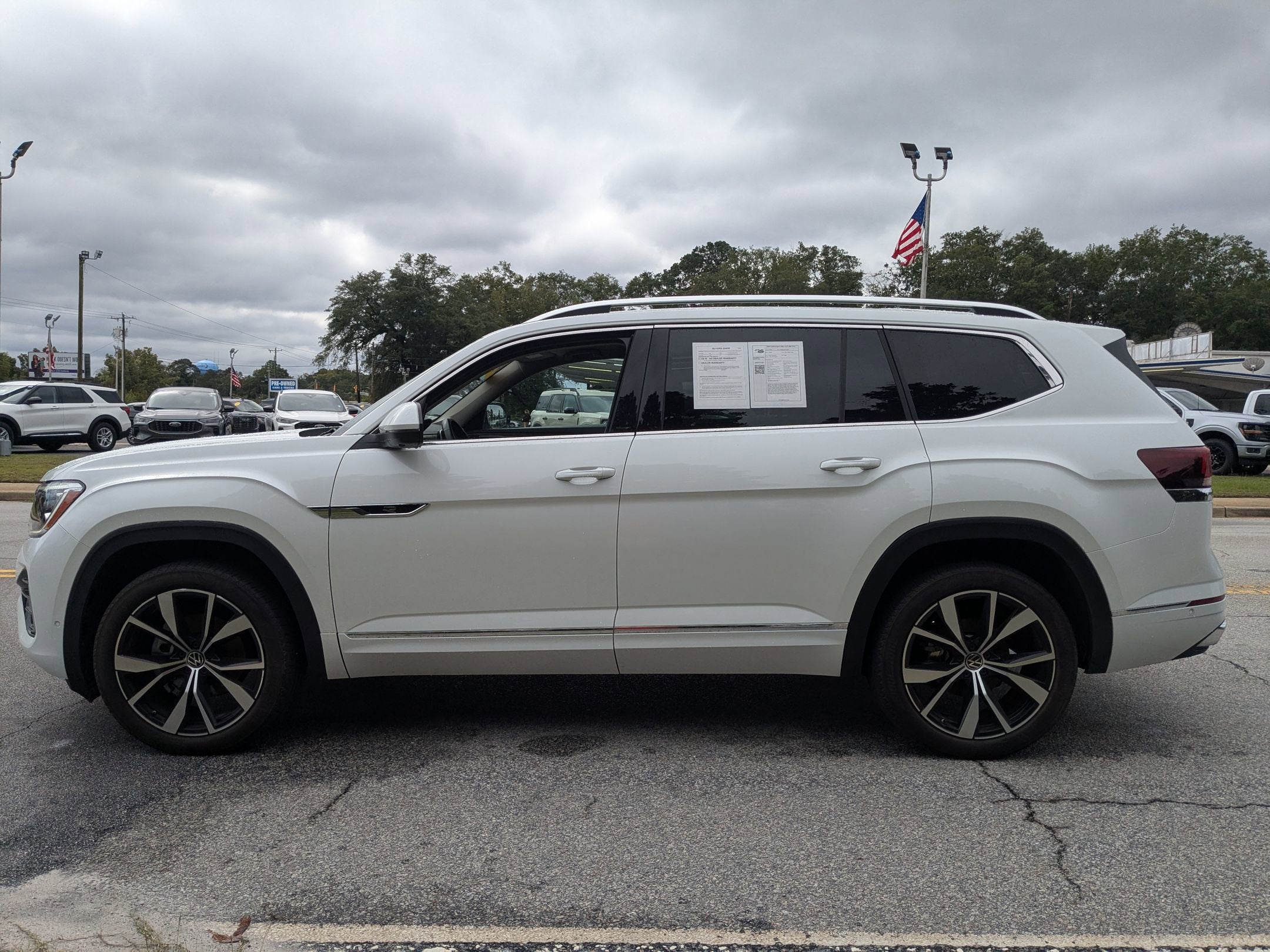 2024 Volkswagen Atlas 2.0T SEL Premium R-Line