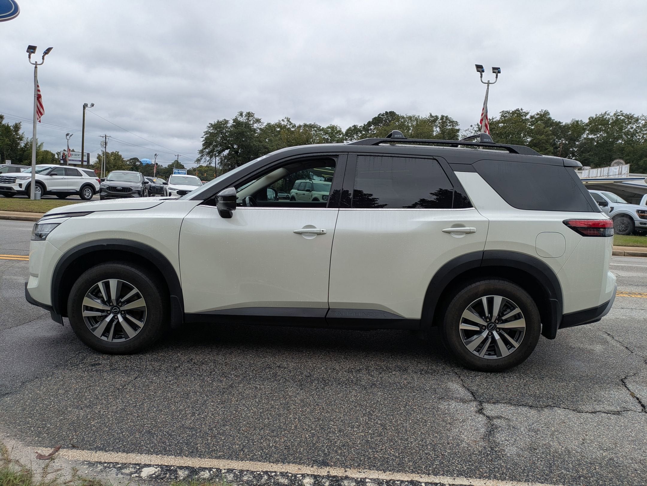 2024 Nissan Pathfinder SL