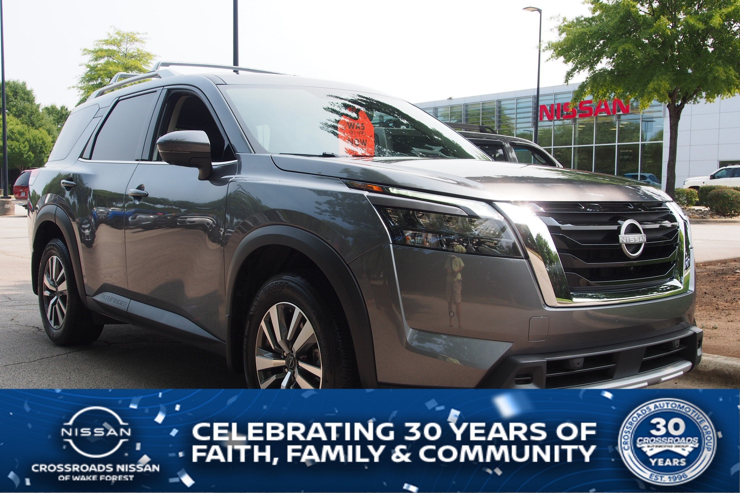 2025 Nissan Pathfinder SL