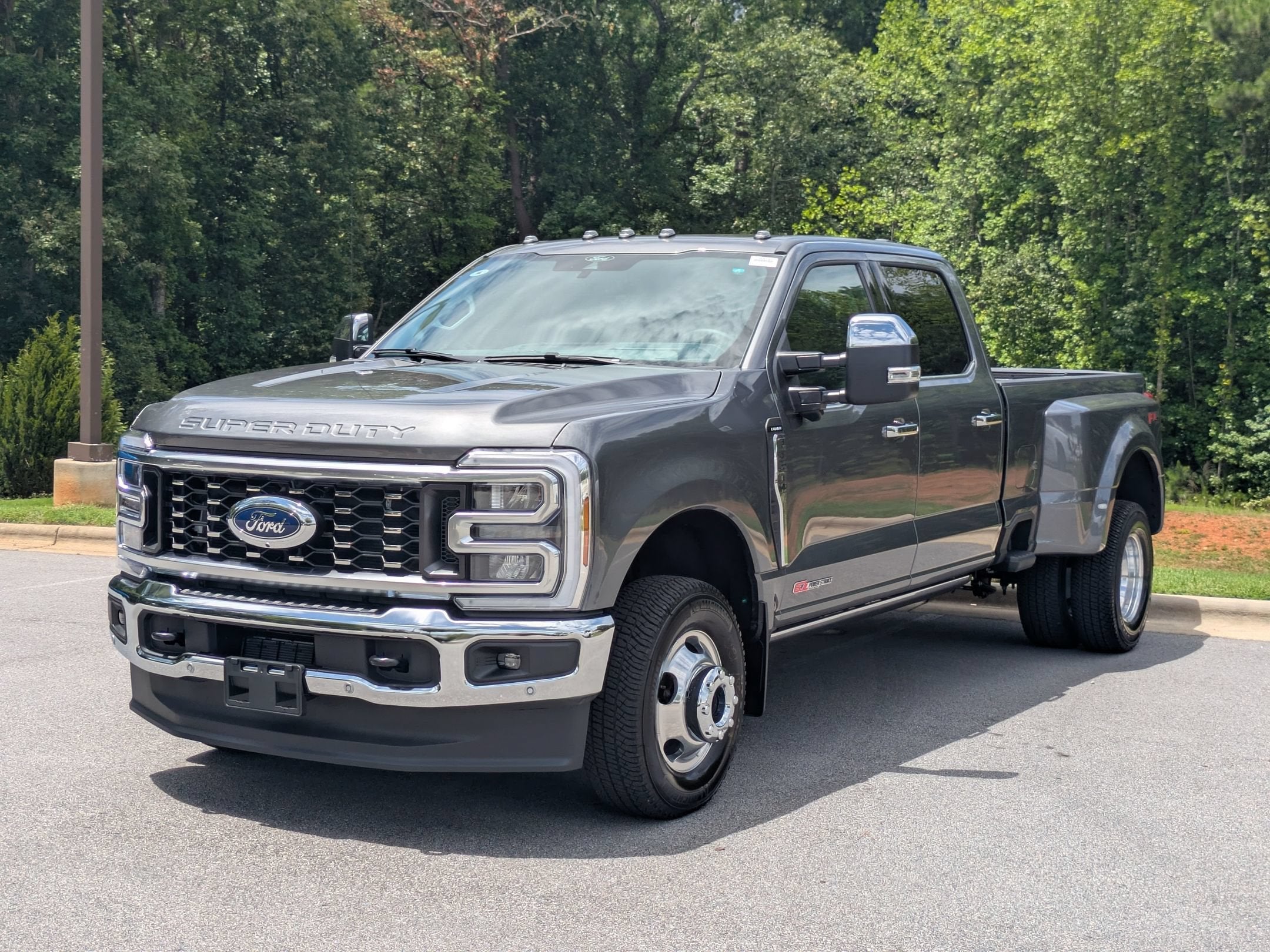 2026 Ford Super Duty F-350 DRW LARIAT