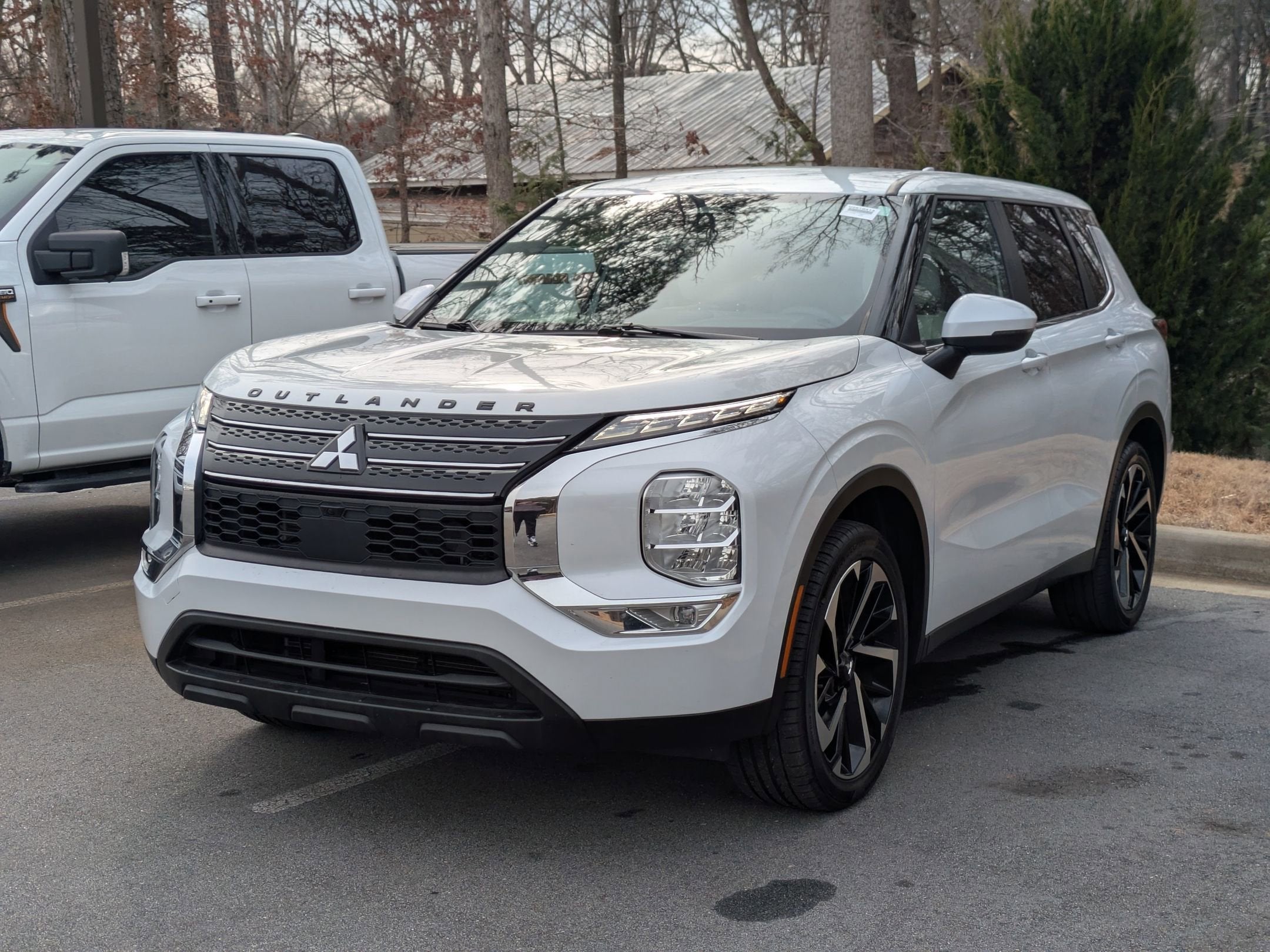 2022 Mitsubishi Outlander ES