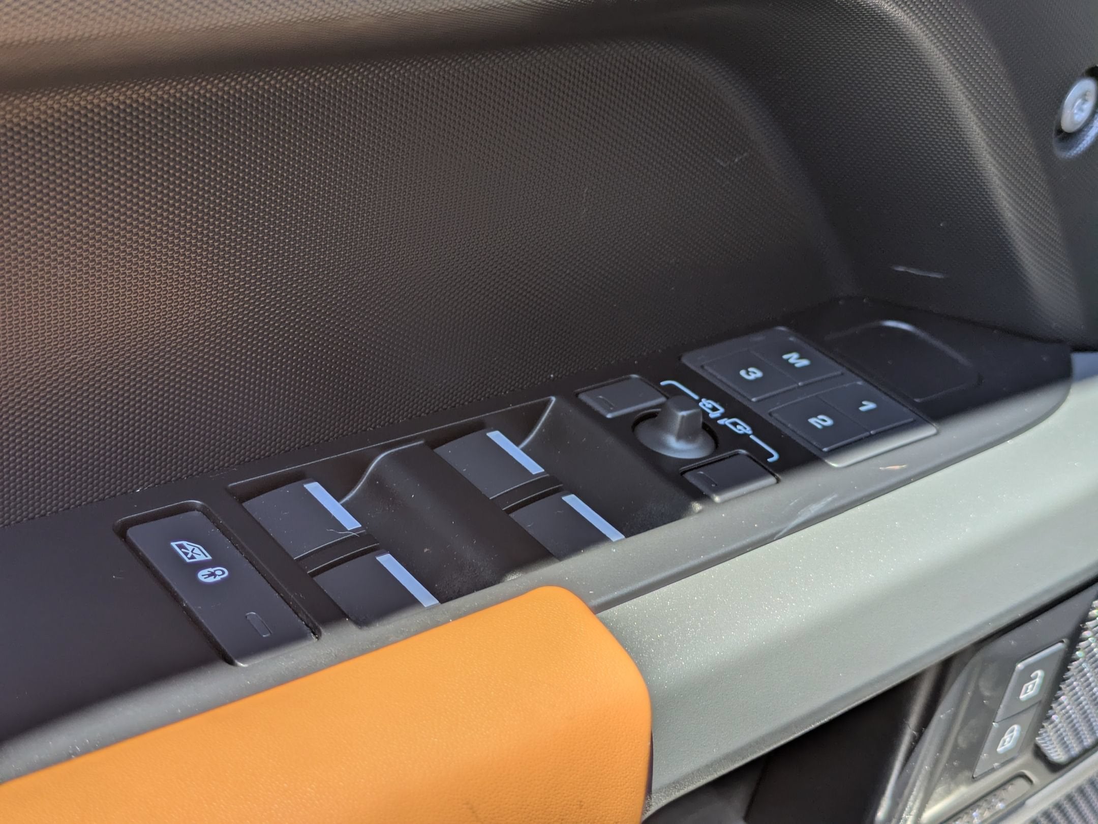 2023 Land Rover Defender X-Dynamic SE