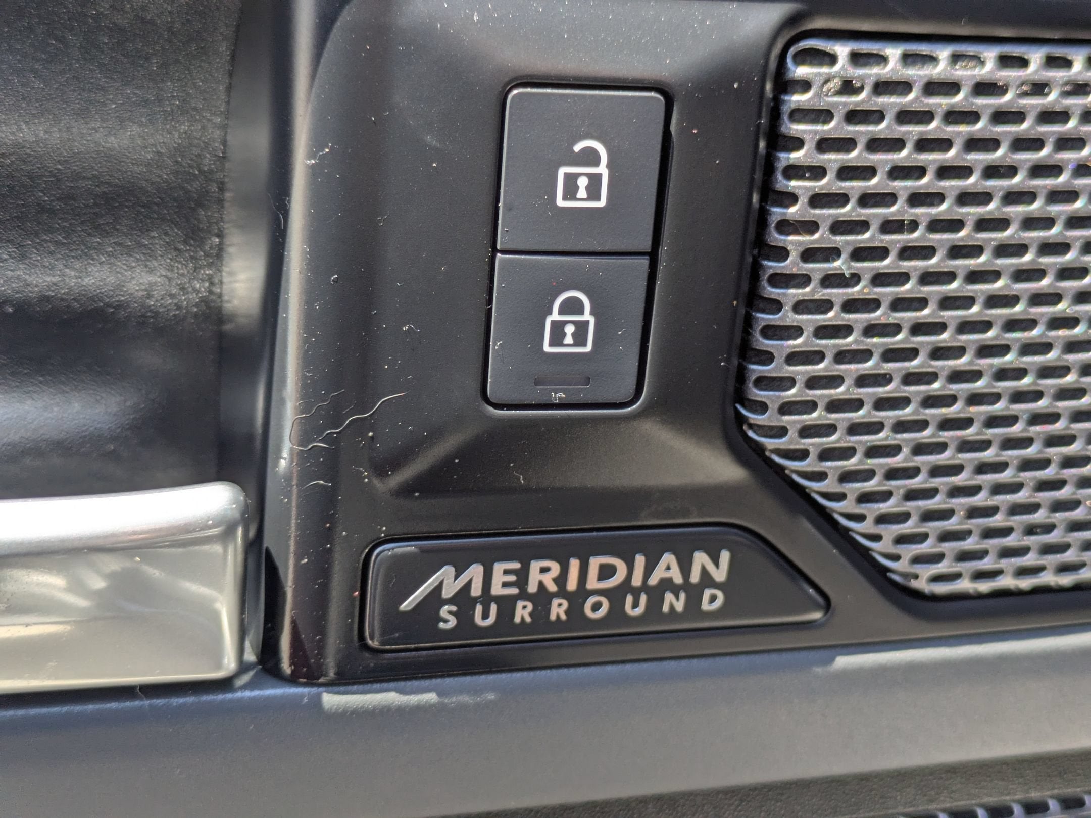 2023 Land Rover Defender X-Dynamic SE