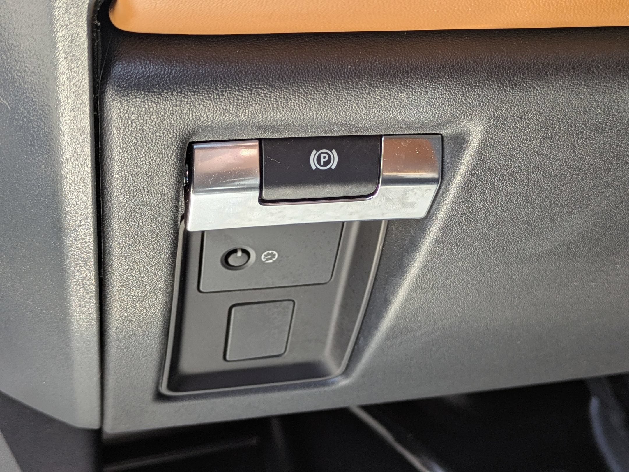 2023 Land Rover Defender X-Dynamic SE