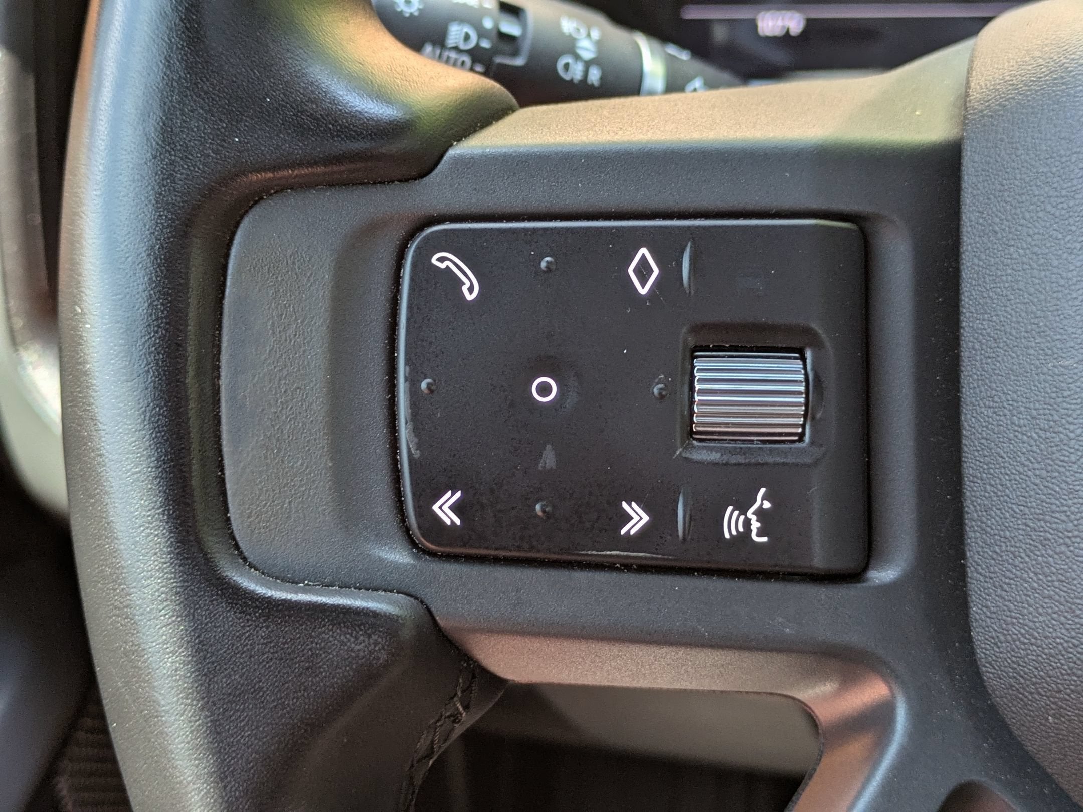 2023 Land Rover Defender X-Dynamic SE