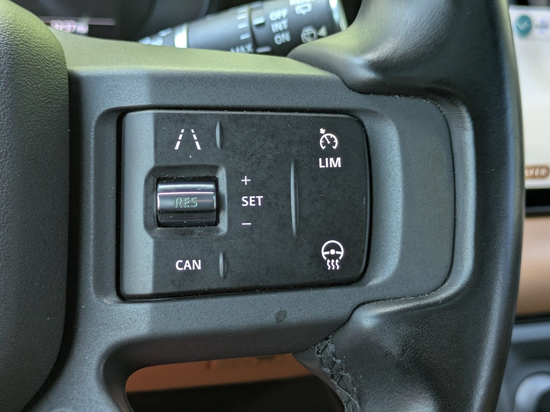 2023 Land Rover Defender X-Dynamic SE