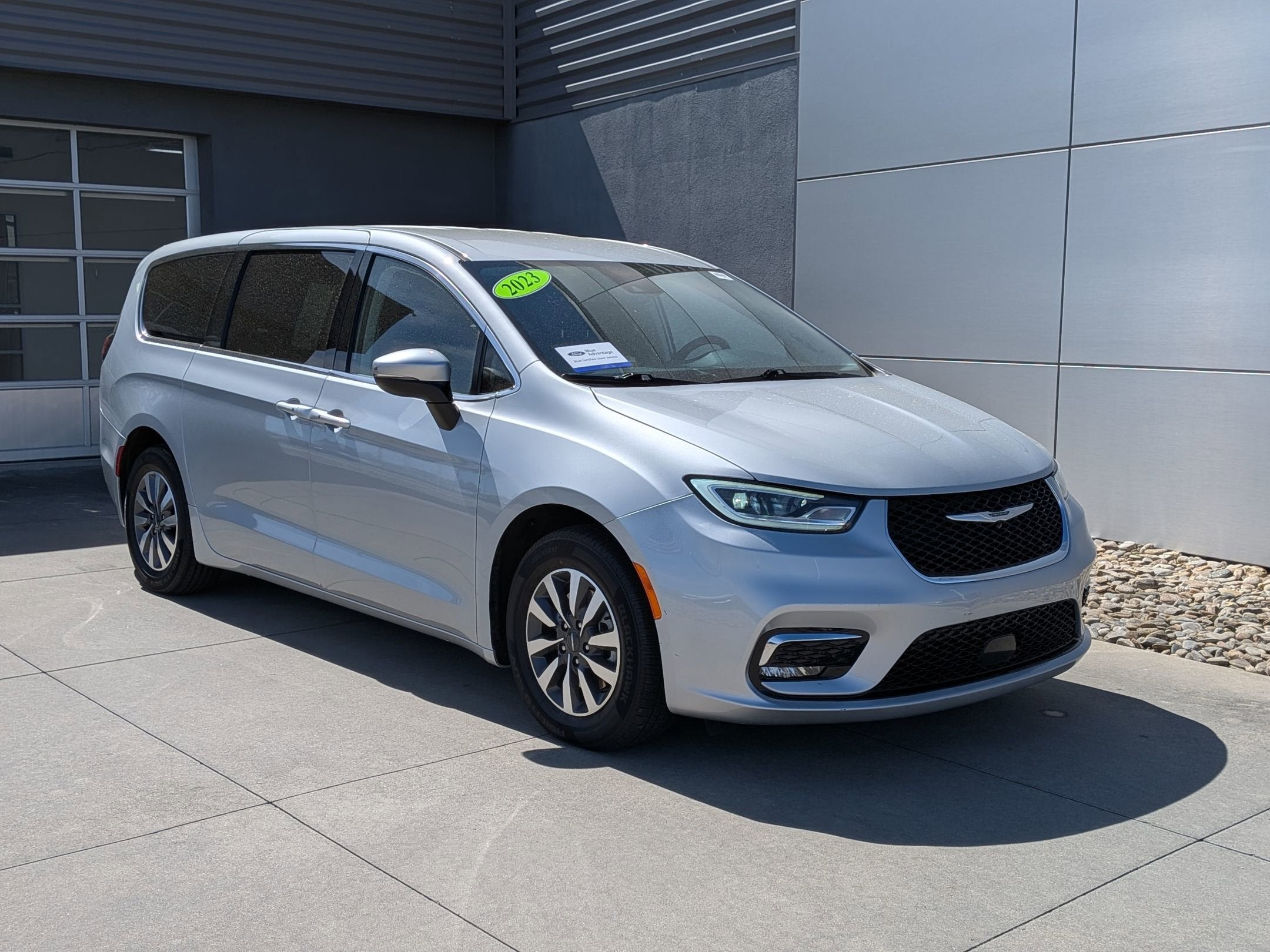 2023 Chrysler Pacifica Hybrid Touring L
