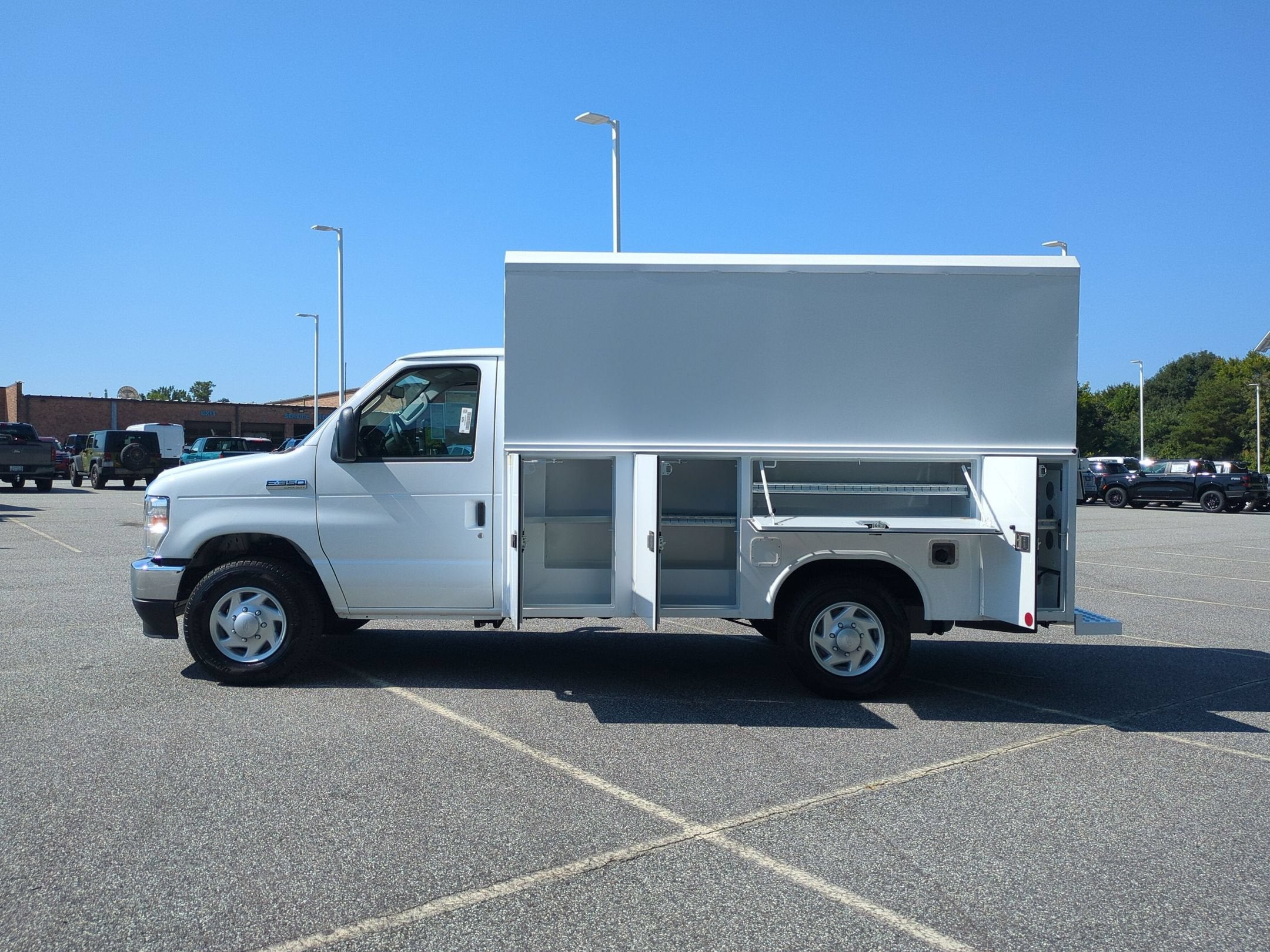 2027 Ford E-Series Cutaway Base