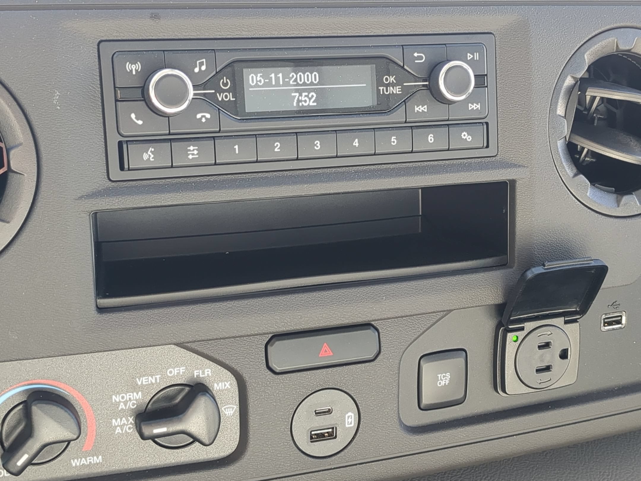 2027 Ford E-Series Cutaway Base