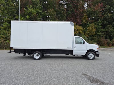2027 Ford E-Series Cutaway Base