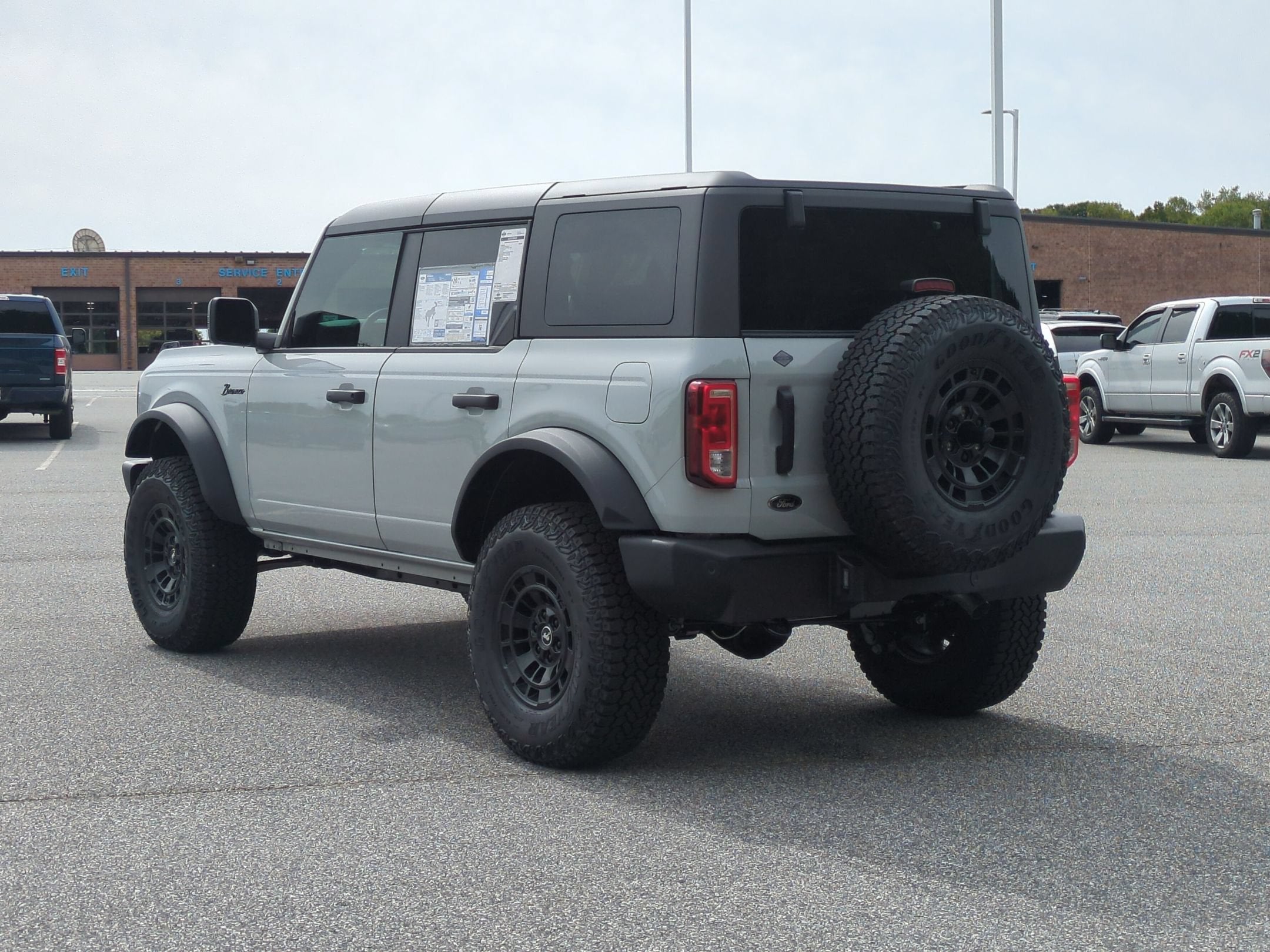 2026 Ford Bronco Big Bend Custom Garage