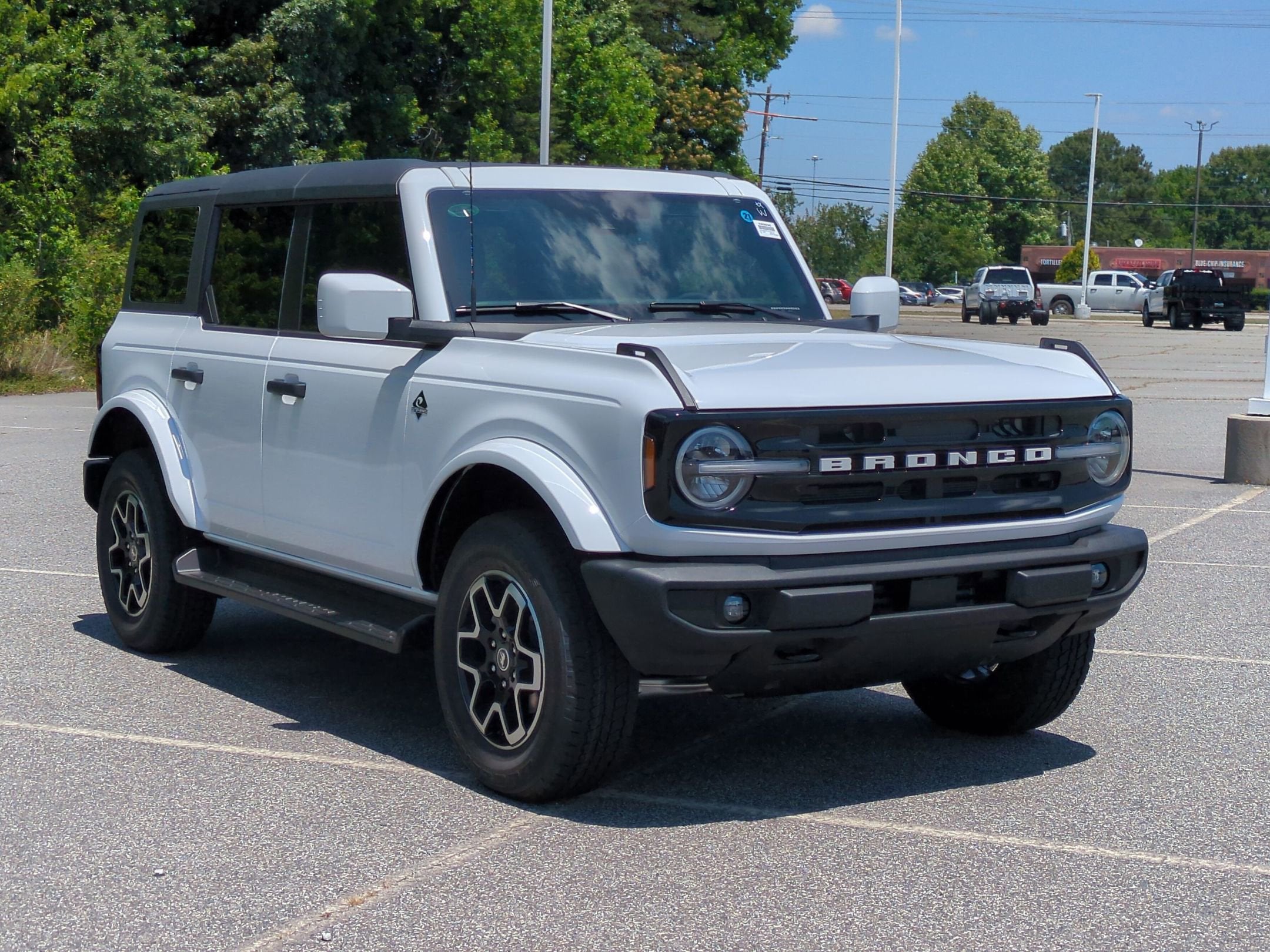 2026 Ford Bronco Outer Banks