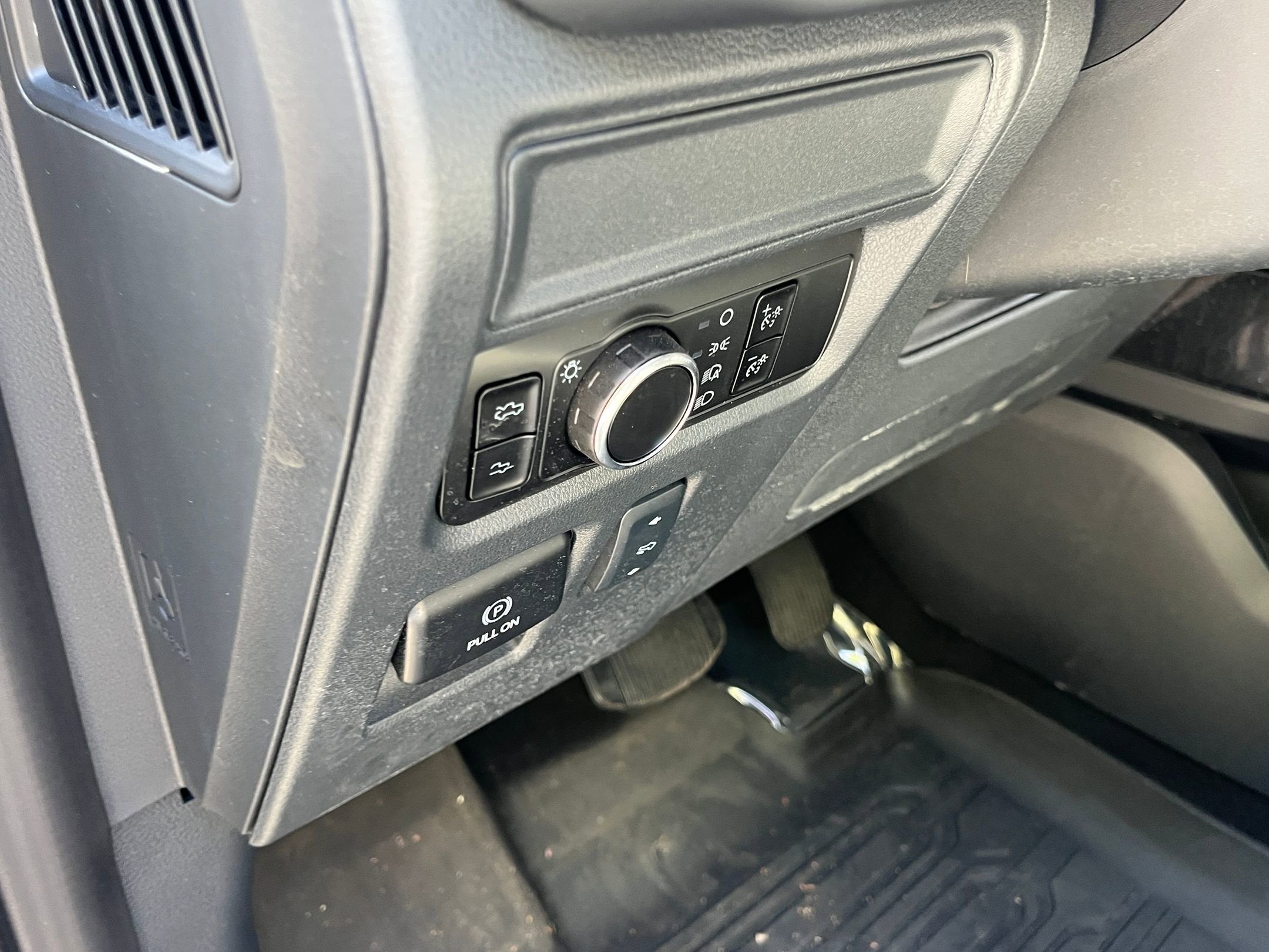 2025 Ford F-150 Lightning Platinum