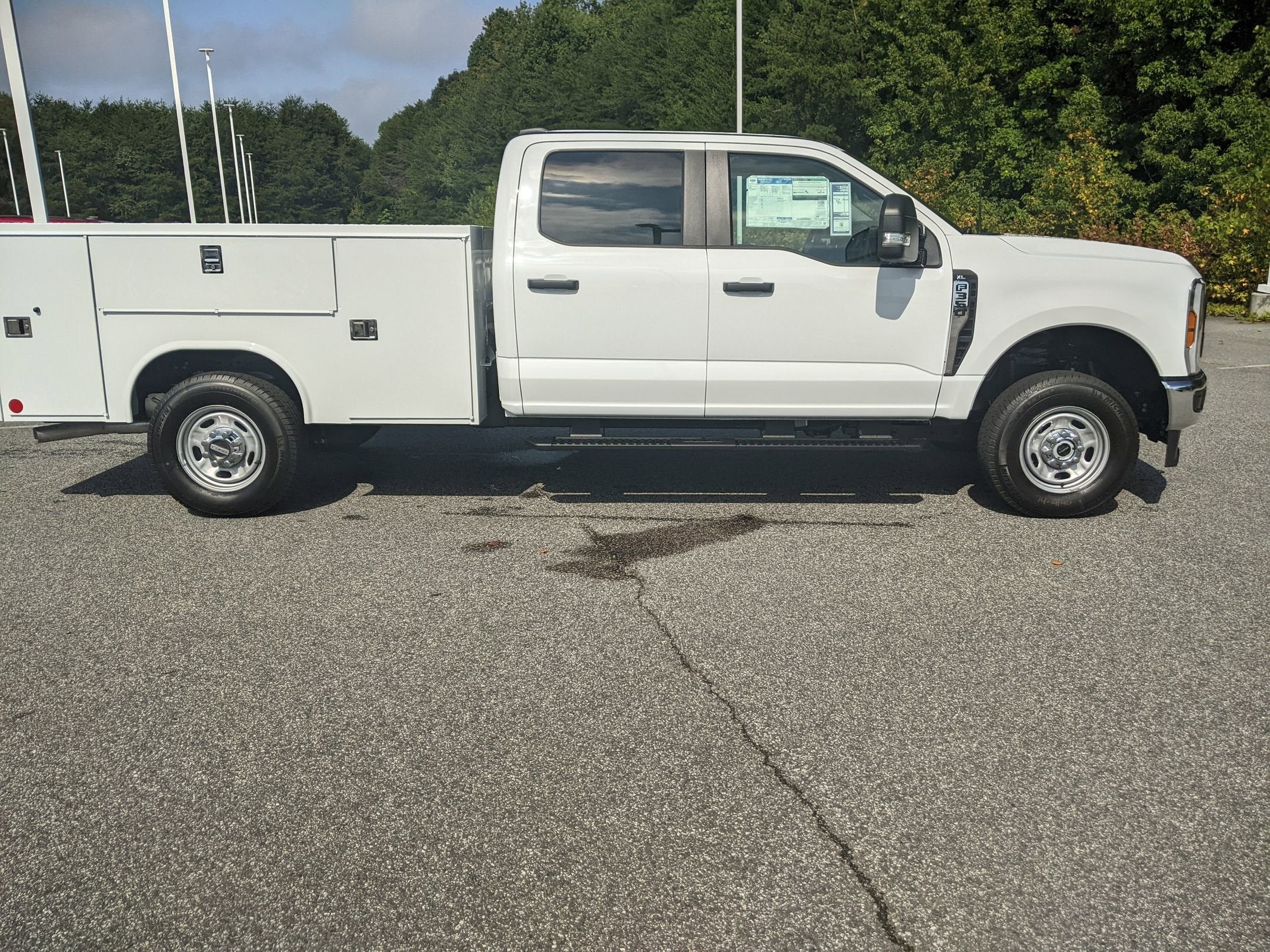 2025 Ford Super Duty F-350 SRW XL