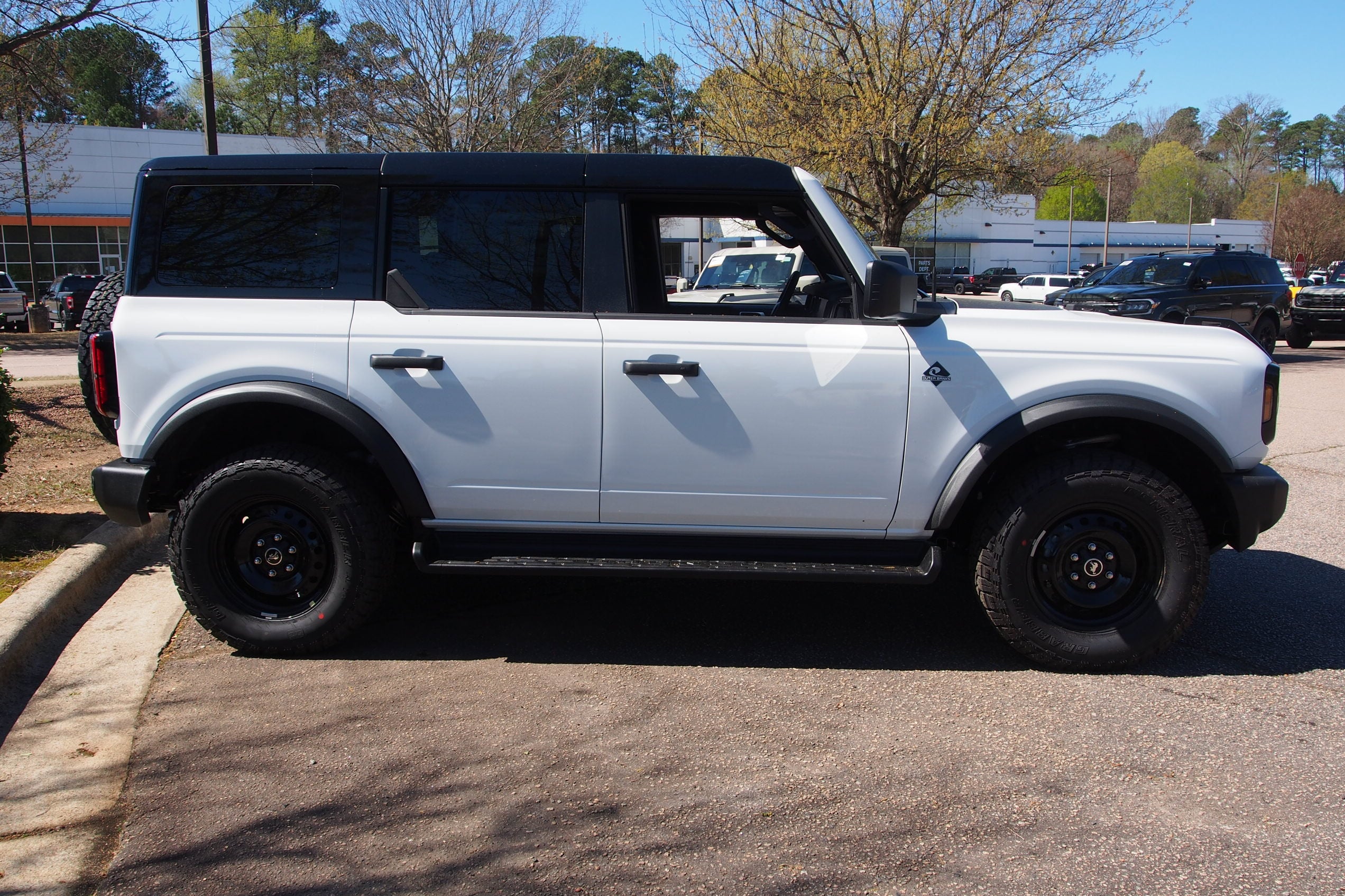 2026 Ford Bronco Outer Banks - Crossroads Courtesy Demo