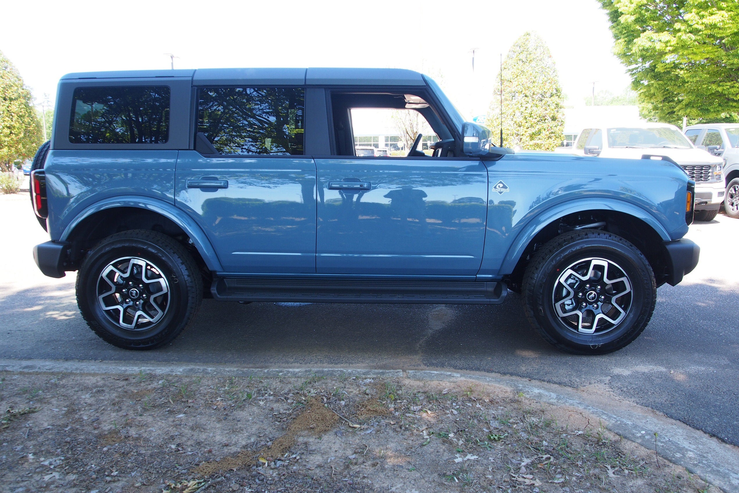2025 Ford Bronco Outer Banks - Crossroads Courtesy Demo