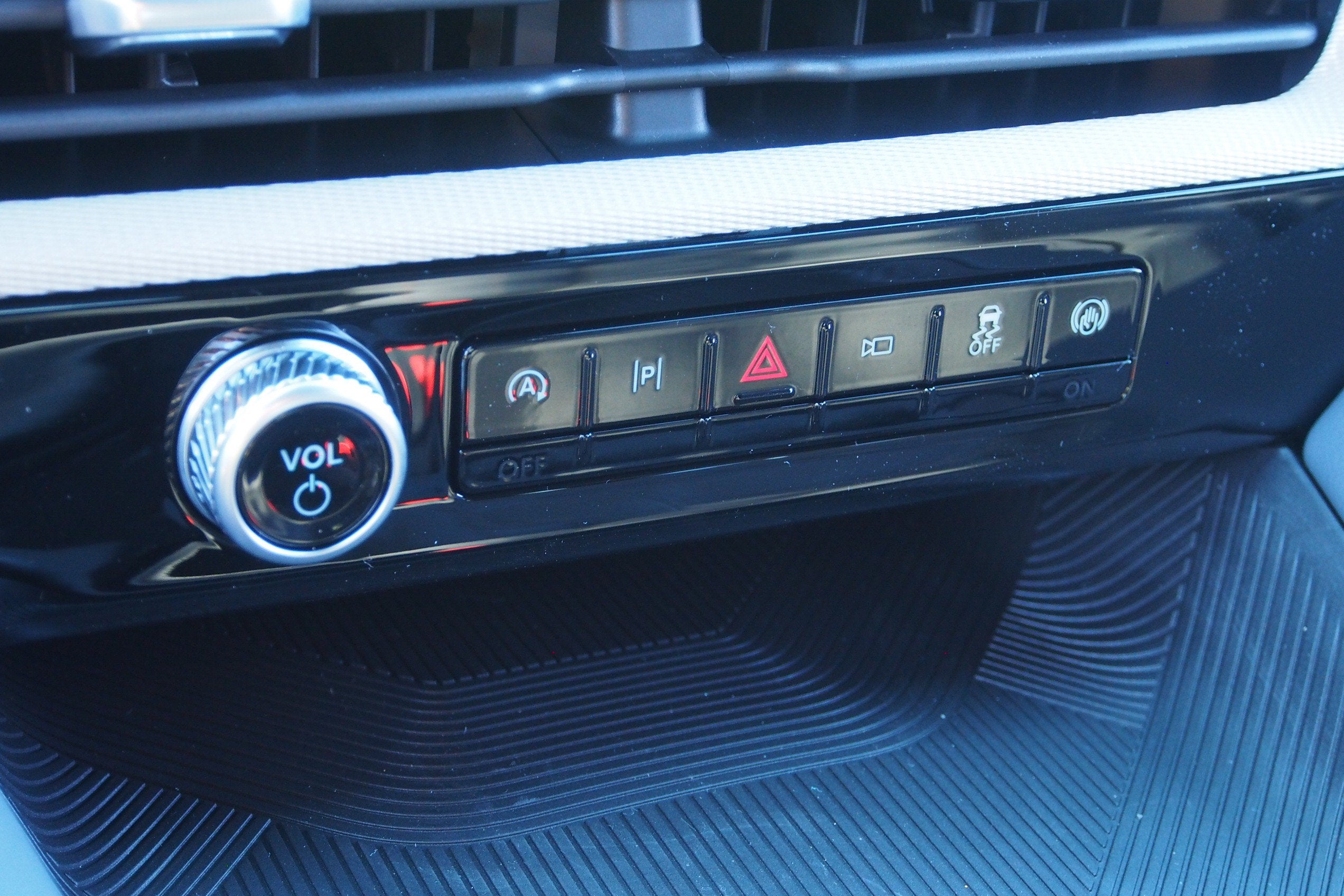2027 Ford Explorer Active w/200A Pkg