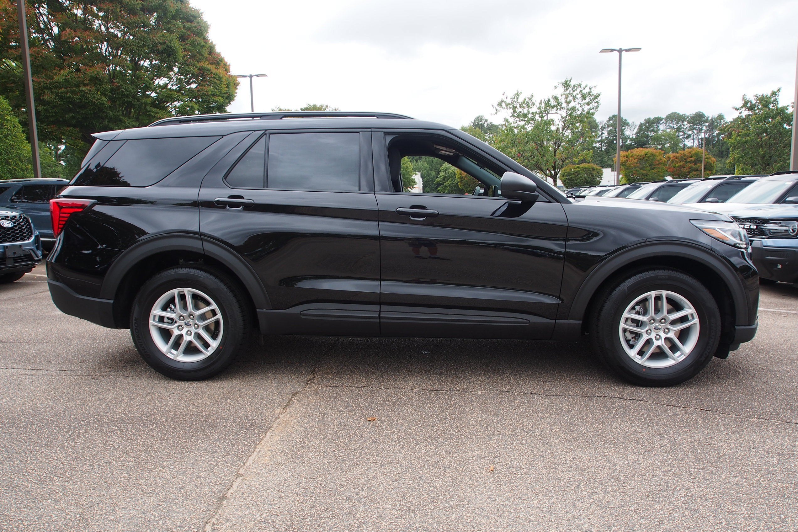 2027 Ford Explorer Active w/200A Pkg