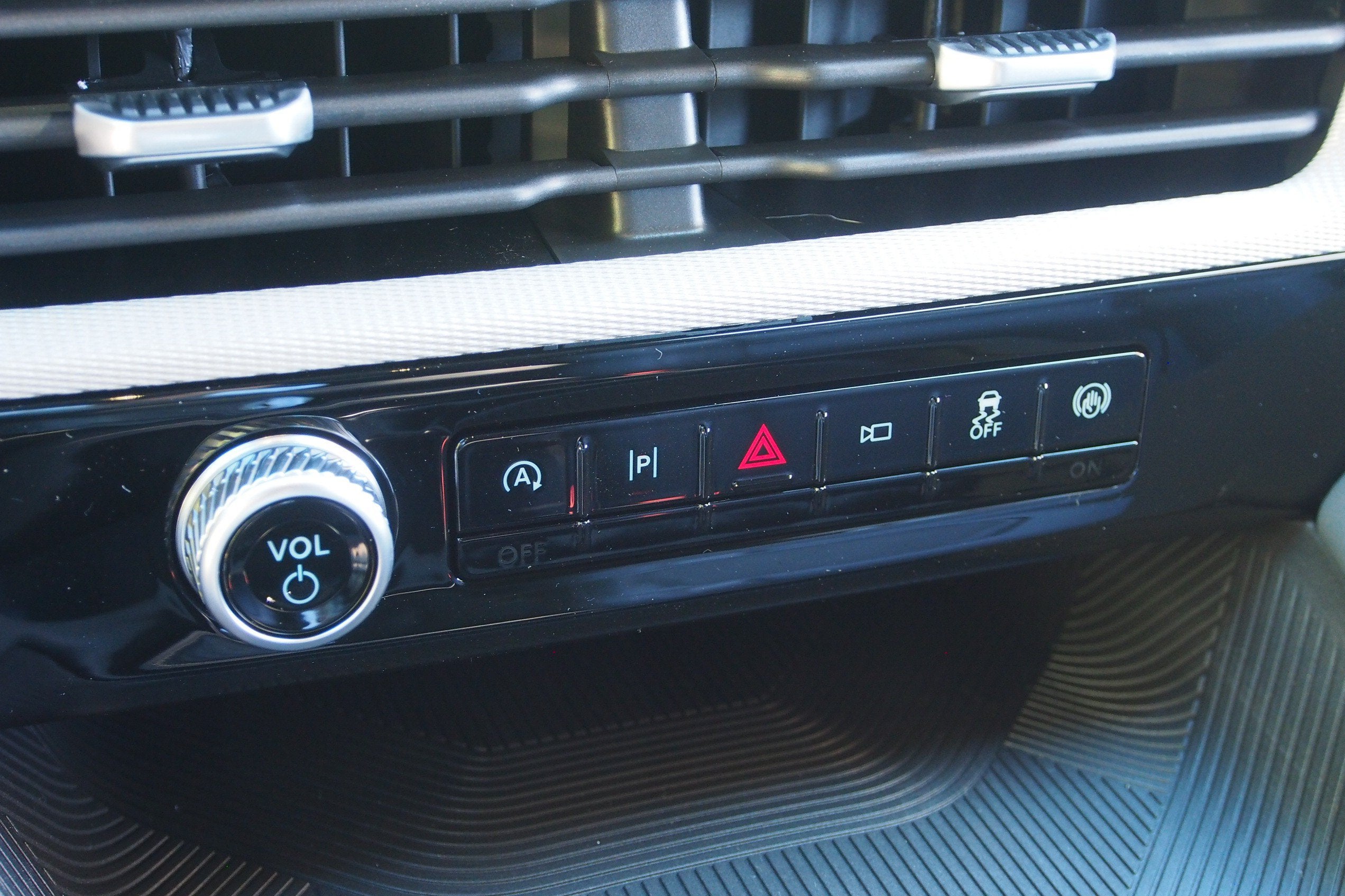2027 Ford Explorer Active w/200A Pkg
