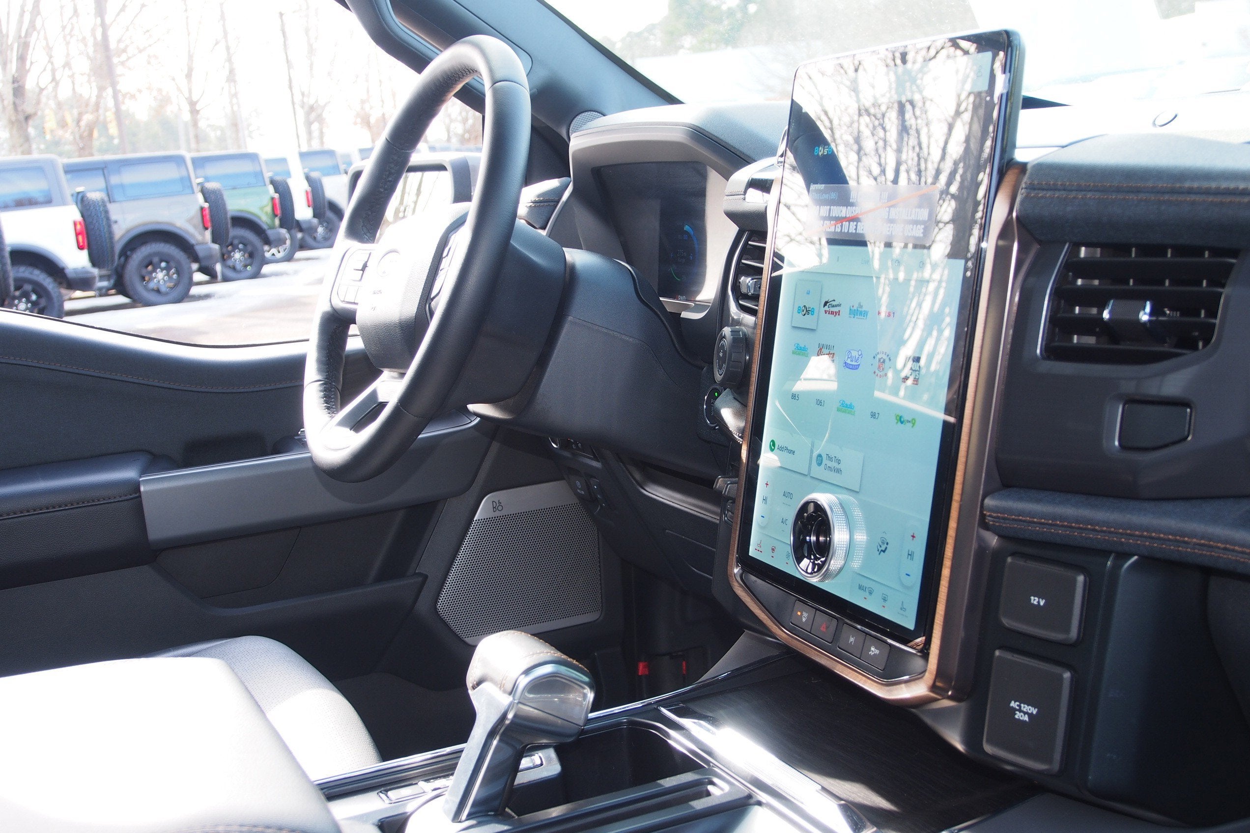 2025 Ford F-150 Lightning LARIAT